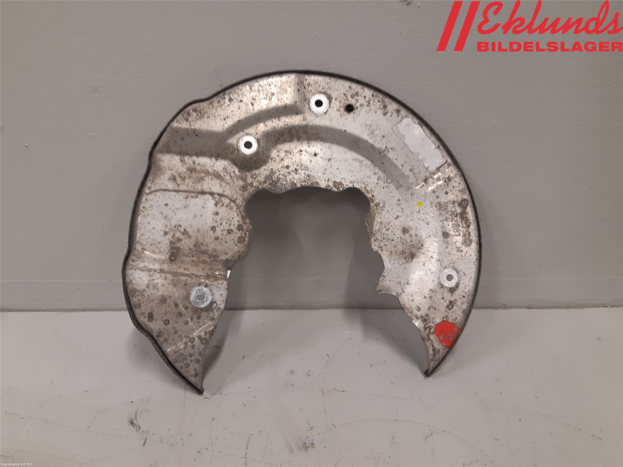 Volvo V90 17->> Bromssköld Fram