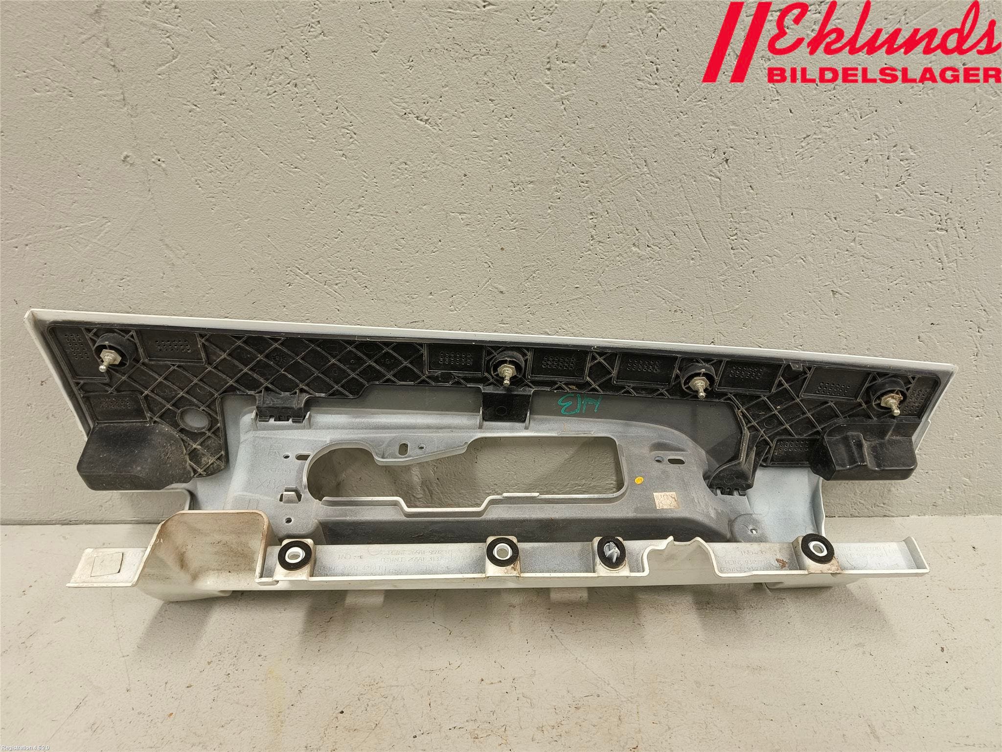 Nissan NV300 16-22 Bakljussarg