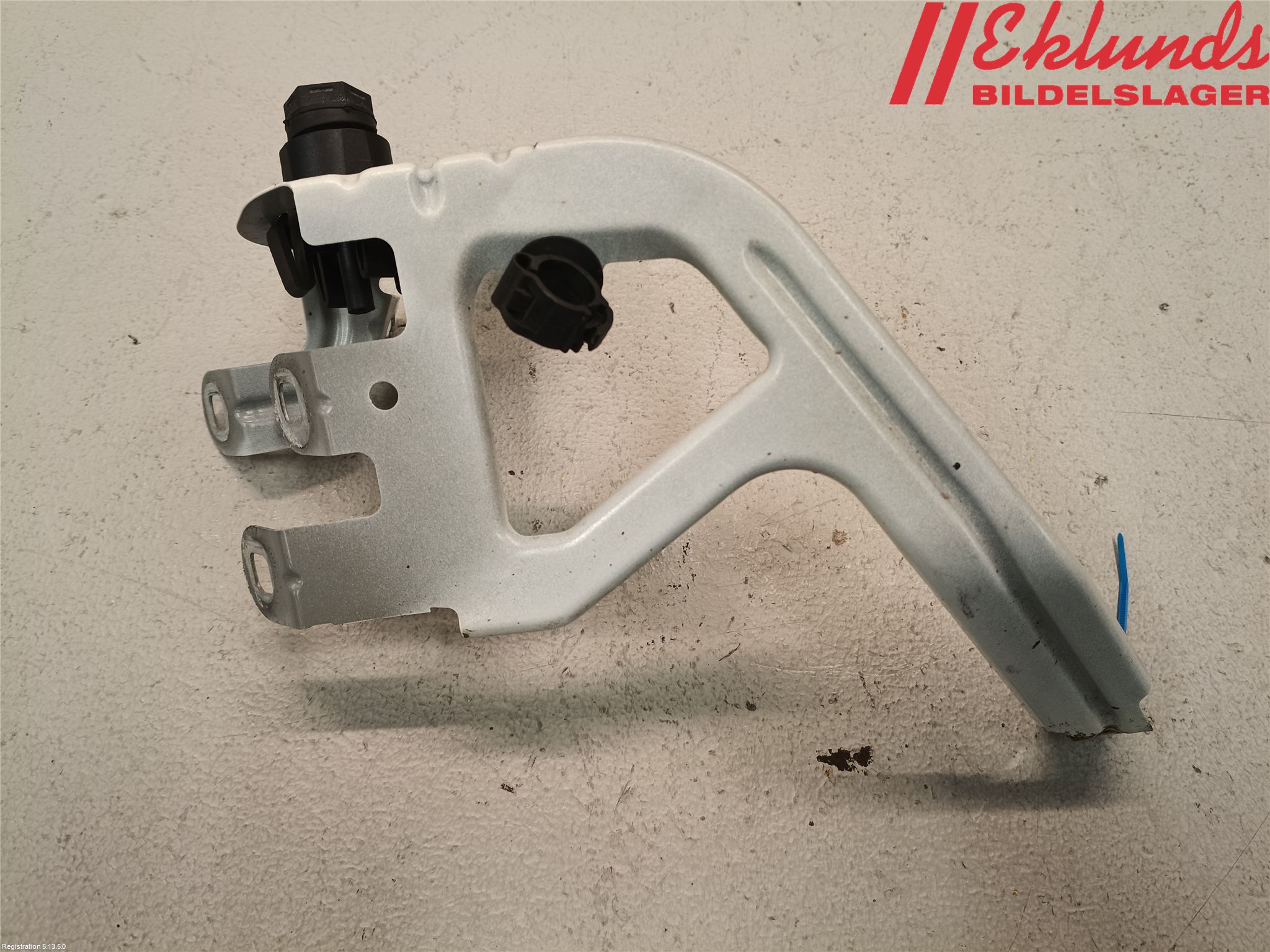 BMW 5 F10/F11/F18 09-17 Skärmfäste Fram Hö