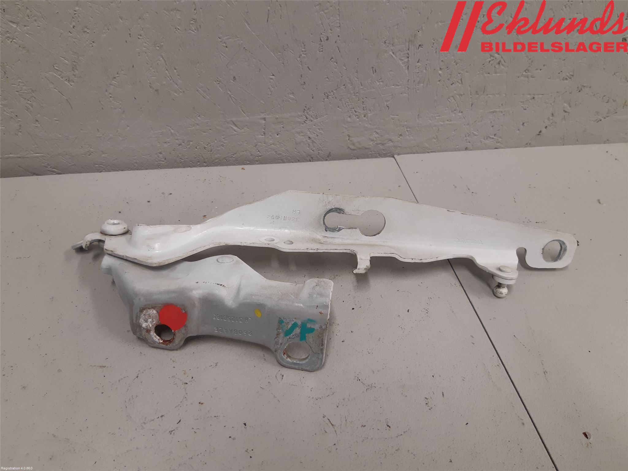 Volvo XC70 08-13 Huvgångjärn