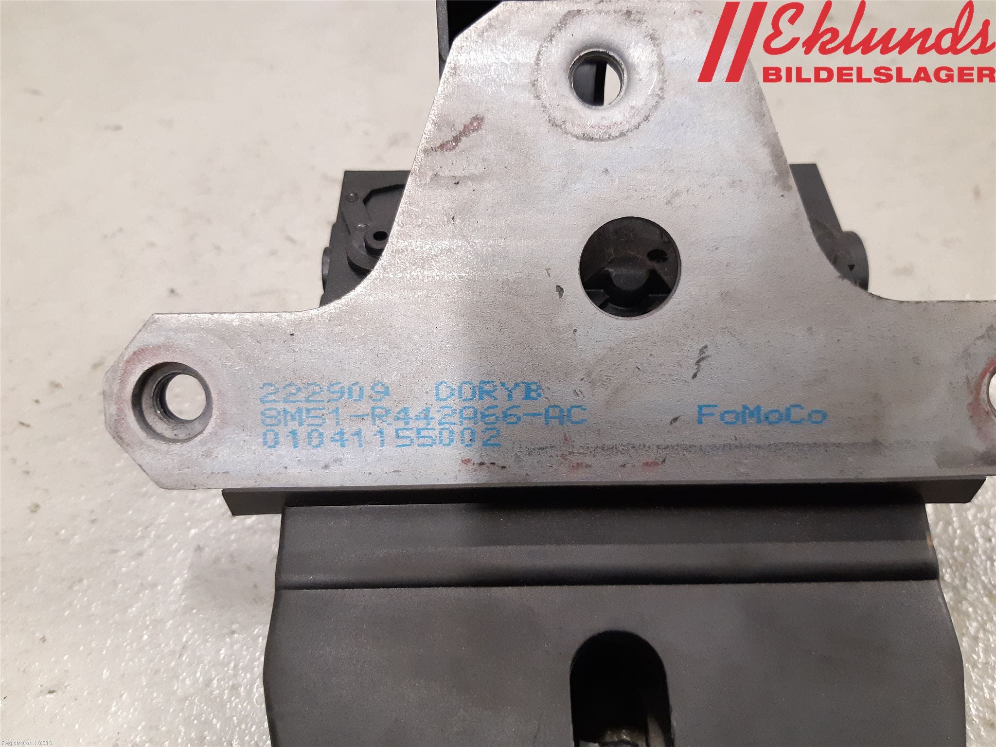 Ford FOCUS 08-11 Låskista Baklucka