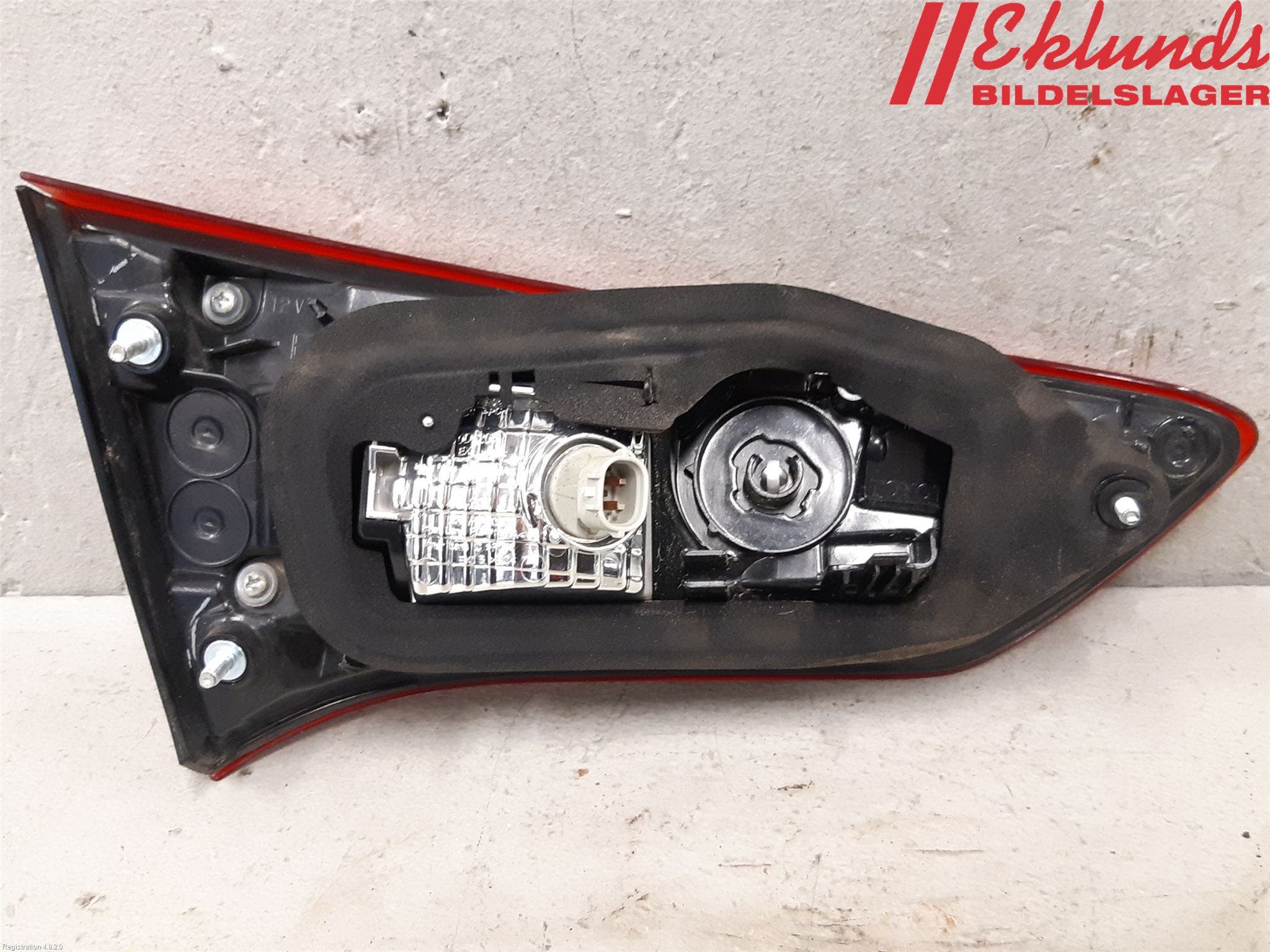 Toyota YARIS XP130 15-20 Bakljus Lucka Hö