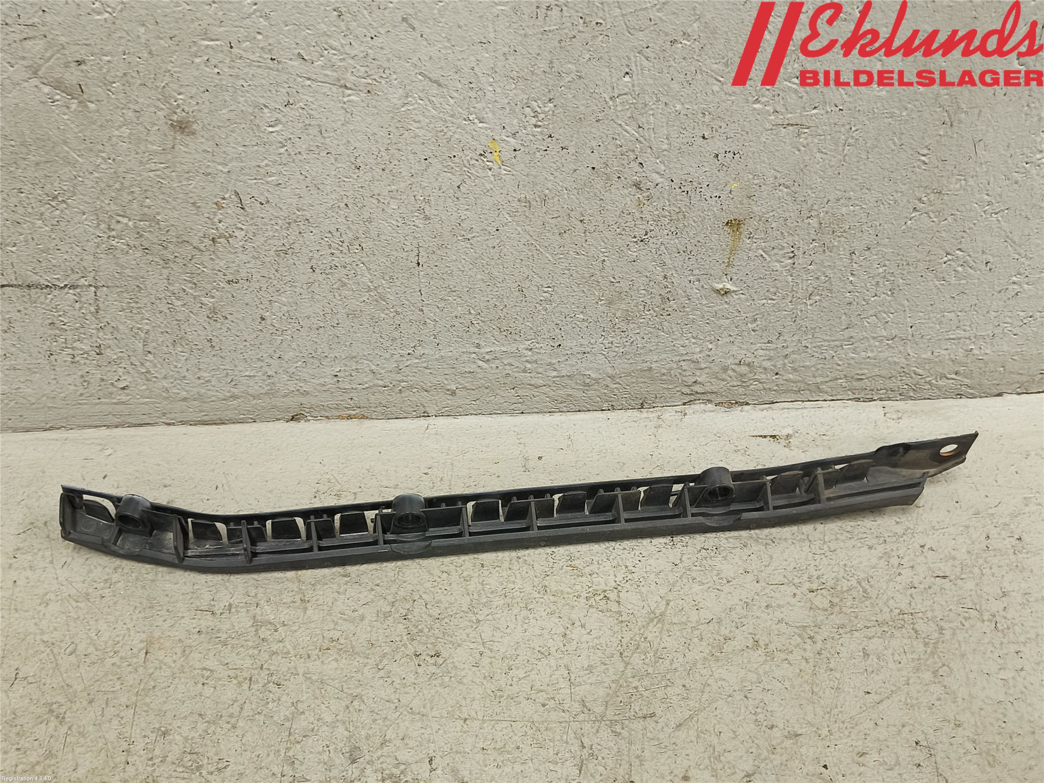 Mercedes-Benz MB C-KLASS (W204) 07-15 Stötfångarfäste Bak Hö