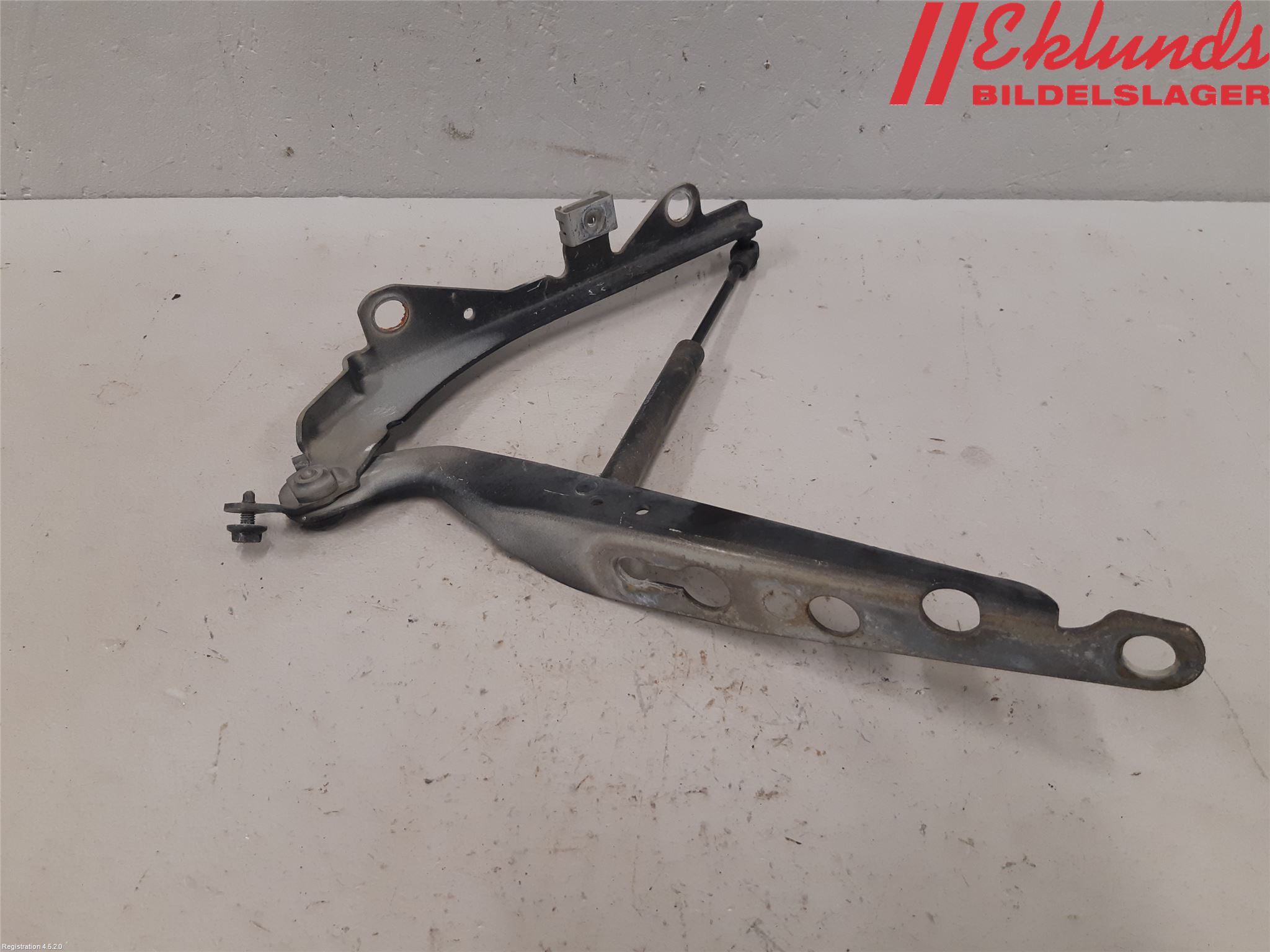 Volvo V70 00-04 Huvgångjärn