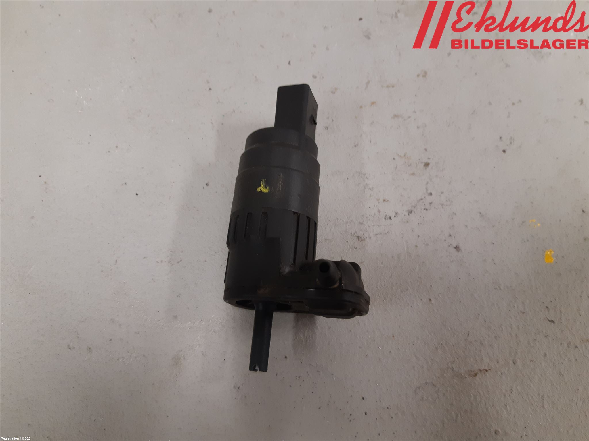 Volkswagen VW CADDY      04-10 Spolarpump Vindruta