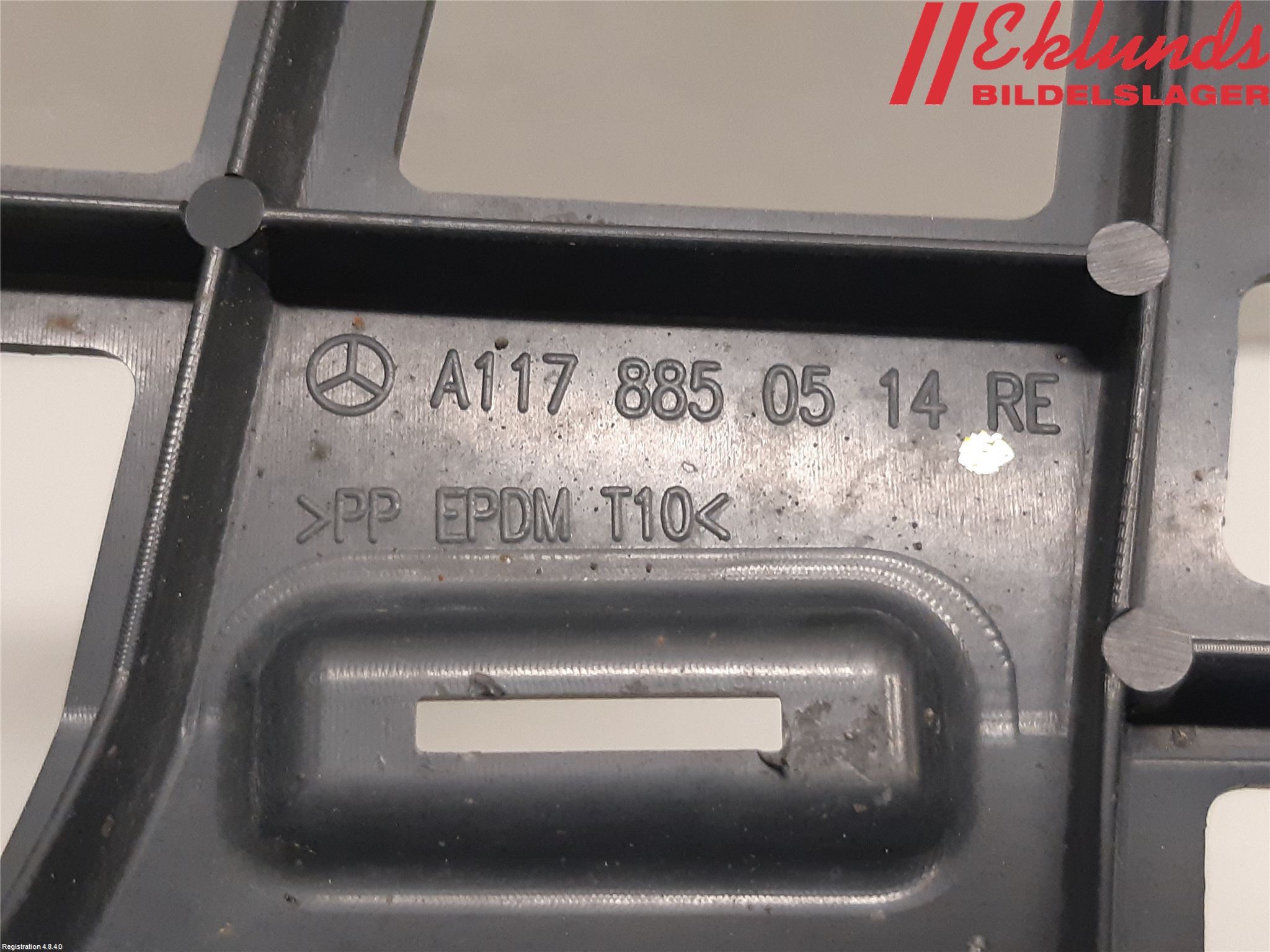 Mercedes-Benz MB CLA-KLASS (C117/X117) 13-19 Stötfångarfäste Bak Hö