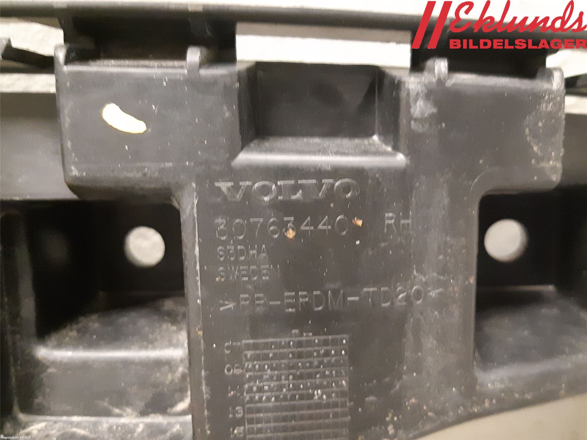 Volvo XC60 09-13 Stötfångarfäste Bak Hö