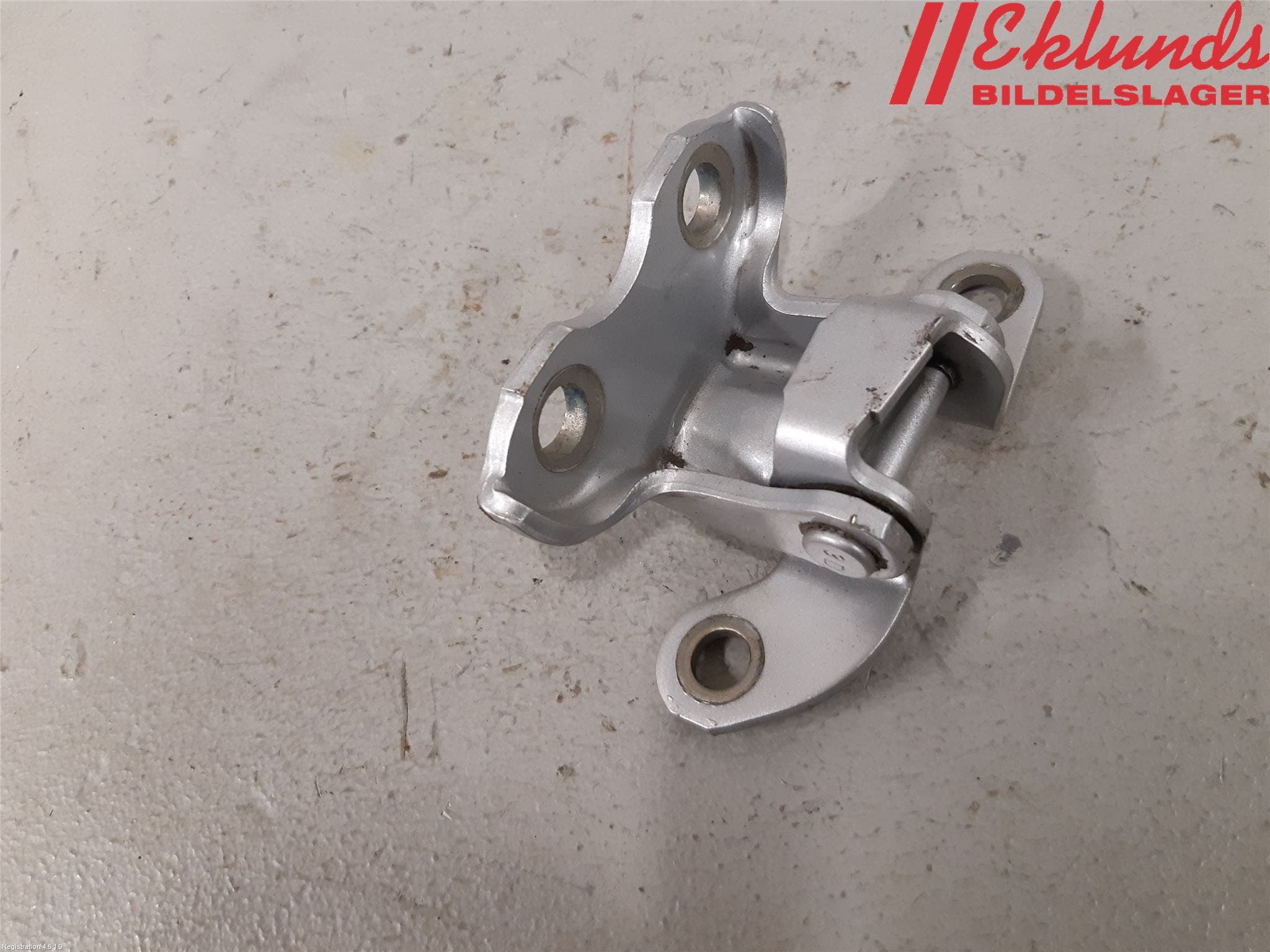 Toyota YARIS XP130 12-14 Dörrgångjärn