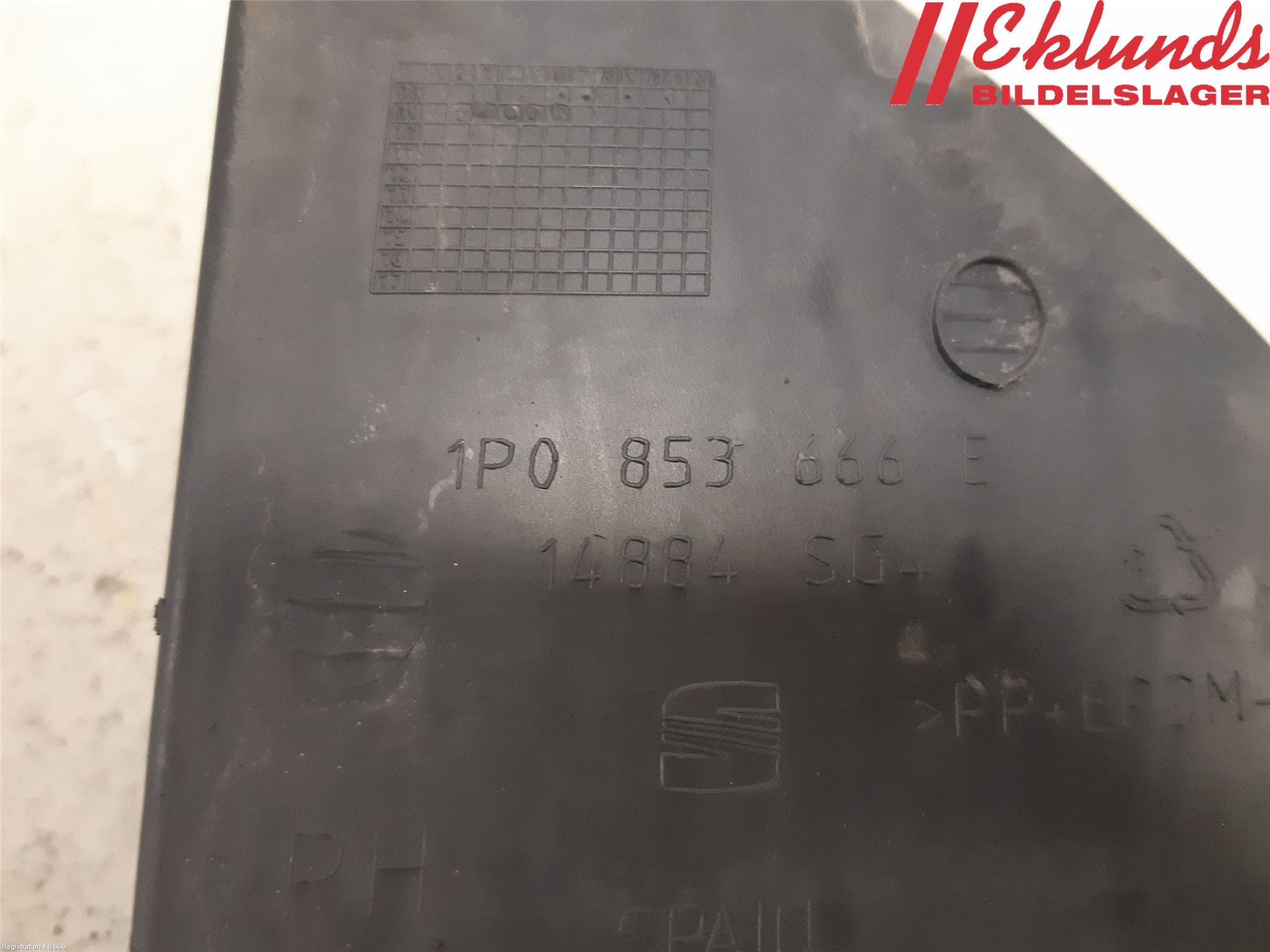 Seat LEON 06-12 Dimljussarg Fram