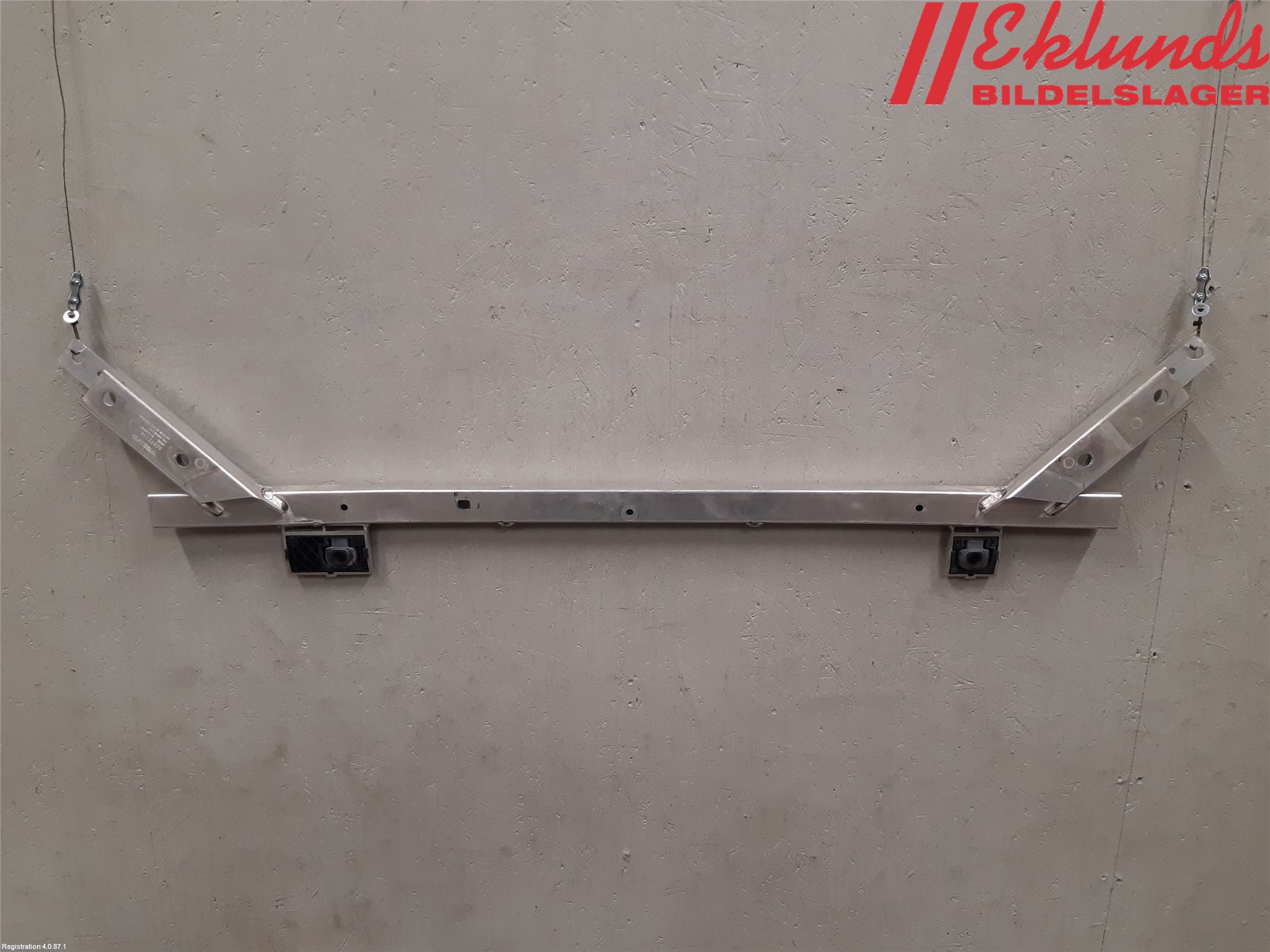 Volvo V60 19- Kylarfäste-Ram-Balk