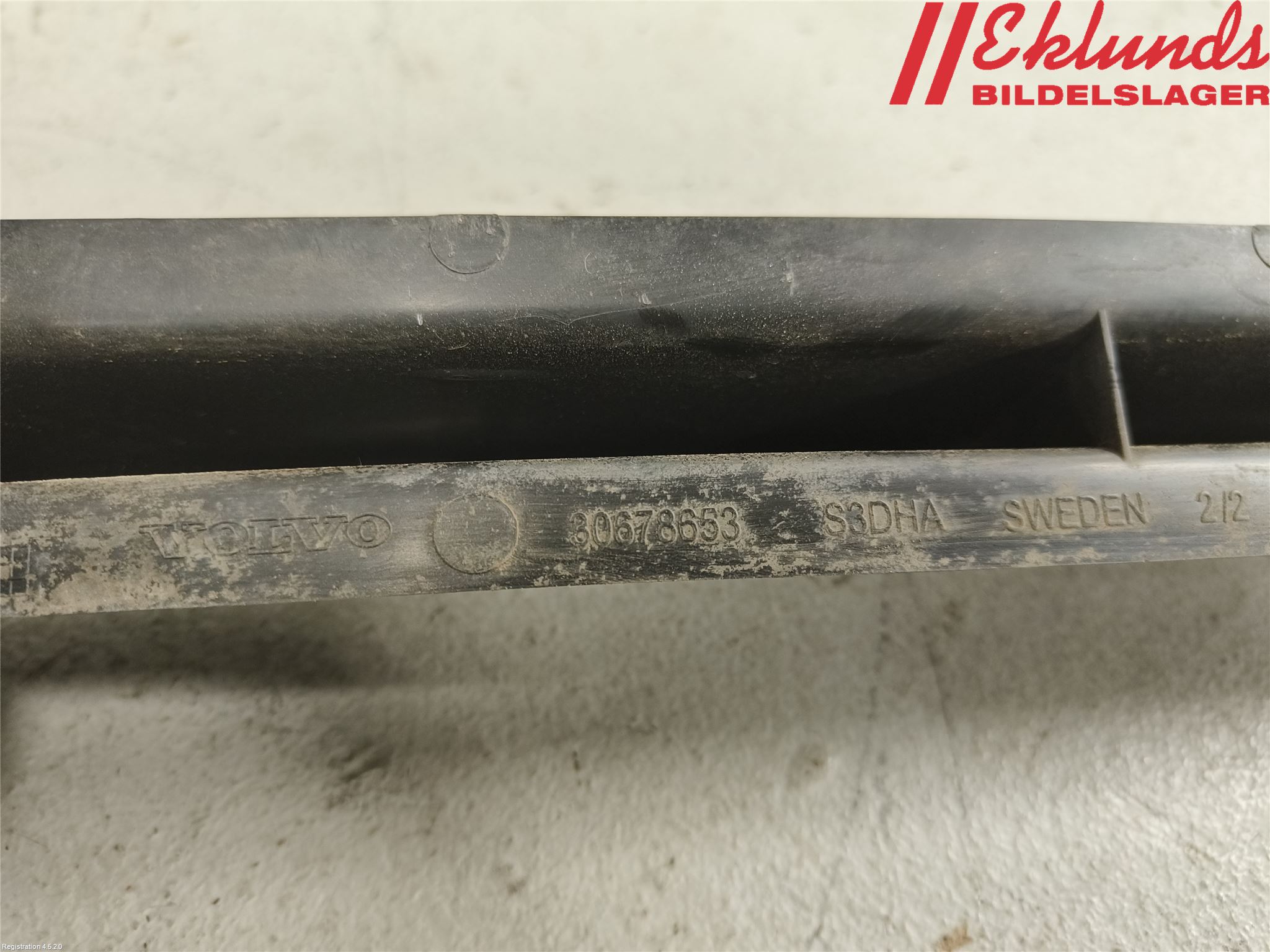 Volvo V70 08-13 Stötfångardel Bak Mitt