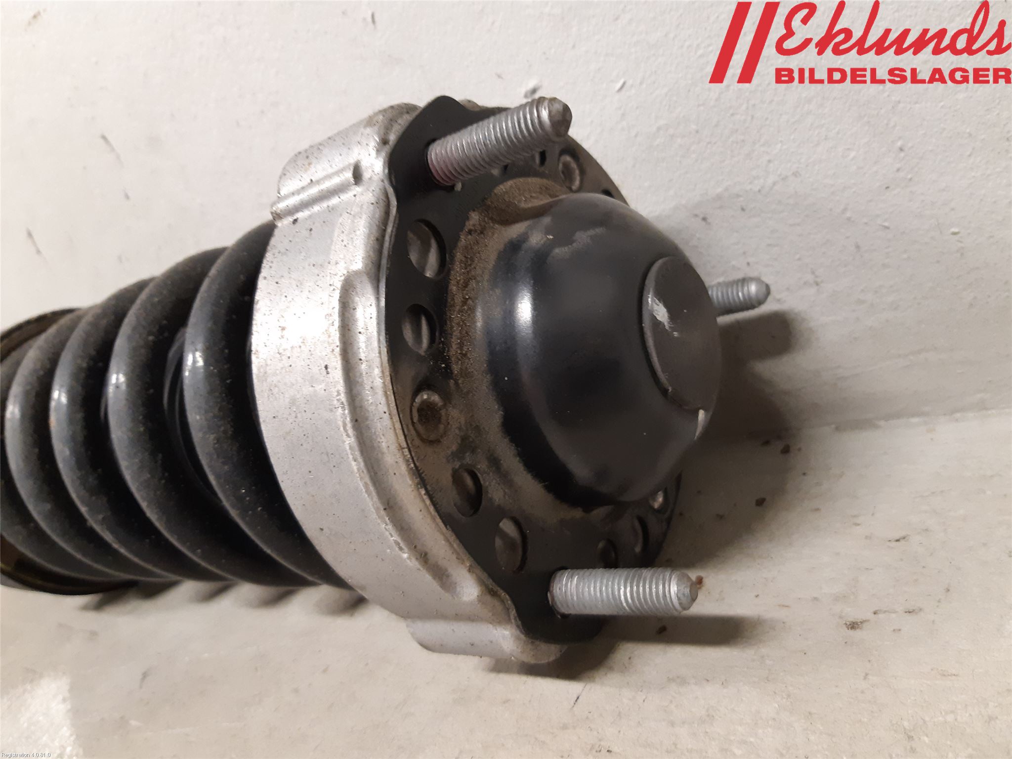 Volkswagen VW TOUAREG 7P 11-18 Fjäderben Fram Vänster