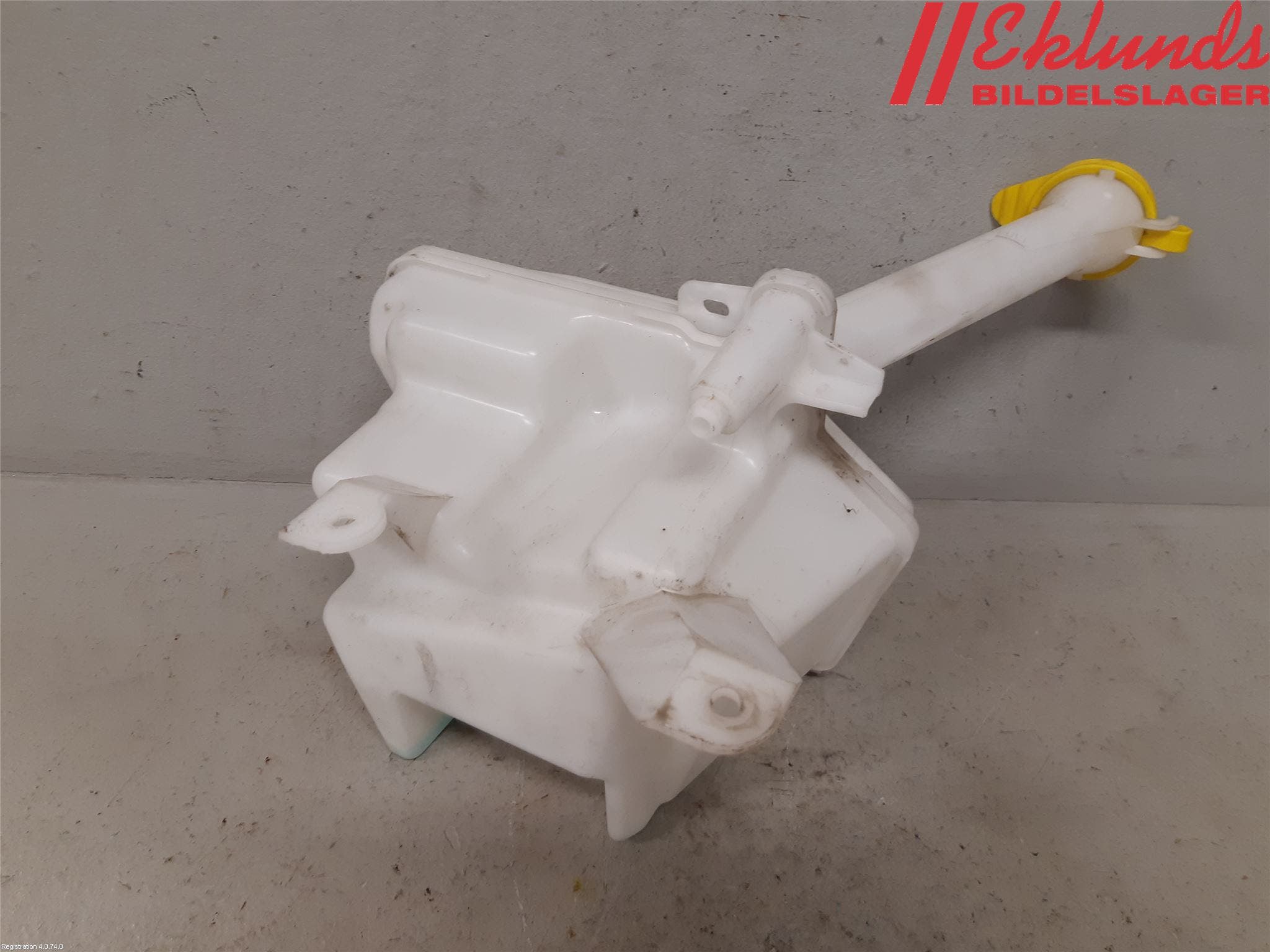 Toyota YARIS XP130 12-14 Spolartank Vindruta