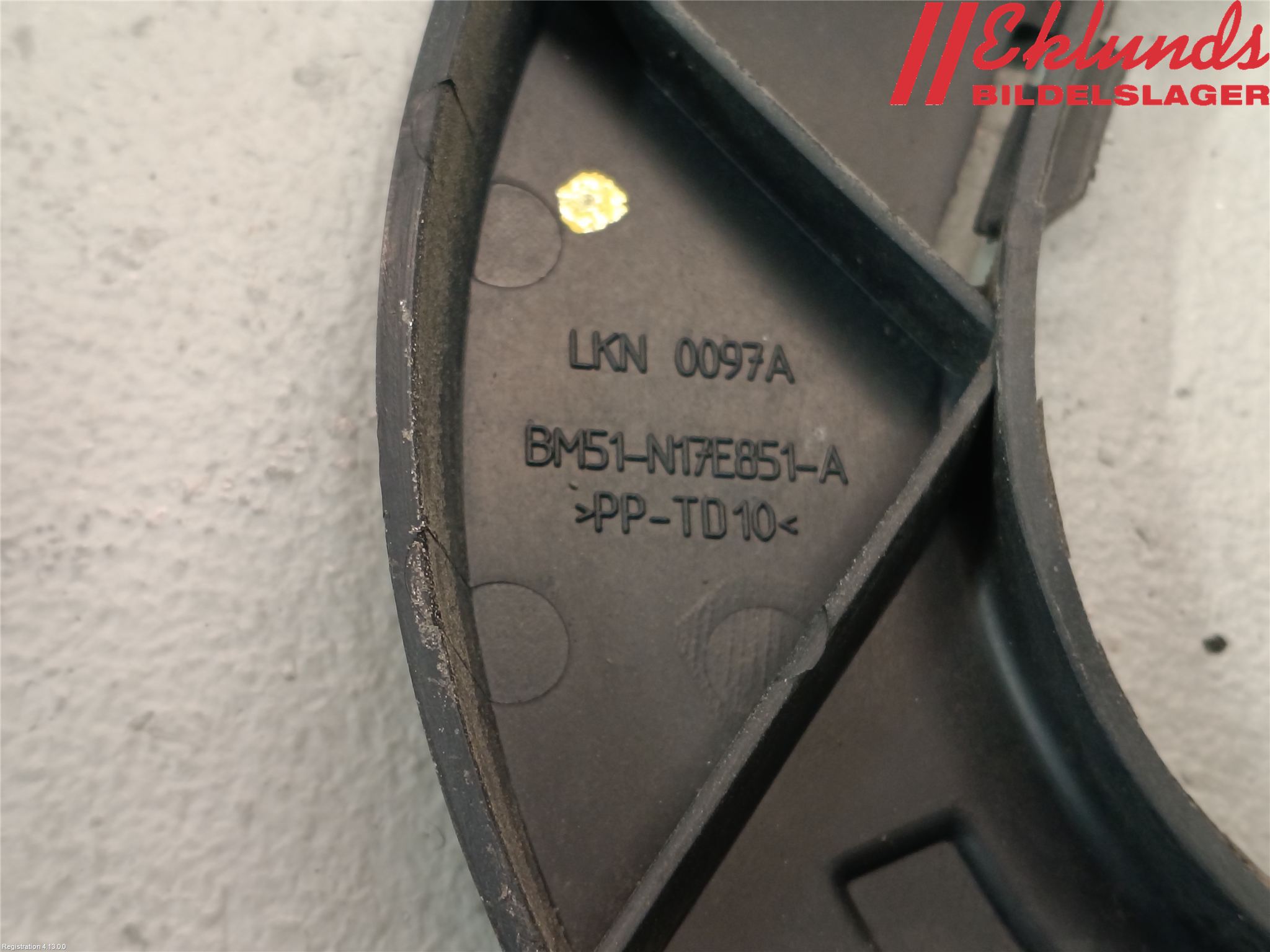 Ford FOCUS 15-18 Stötfångarfäste Bak Vä
