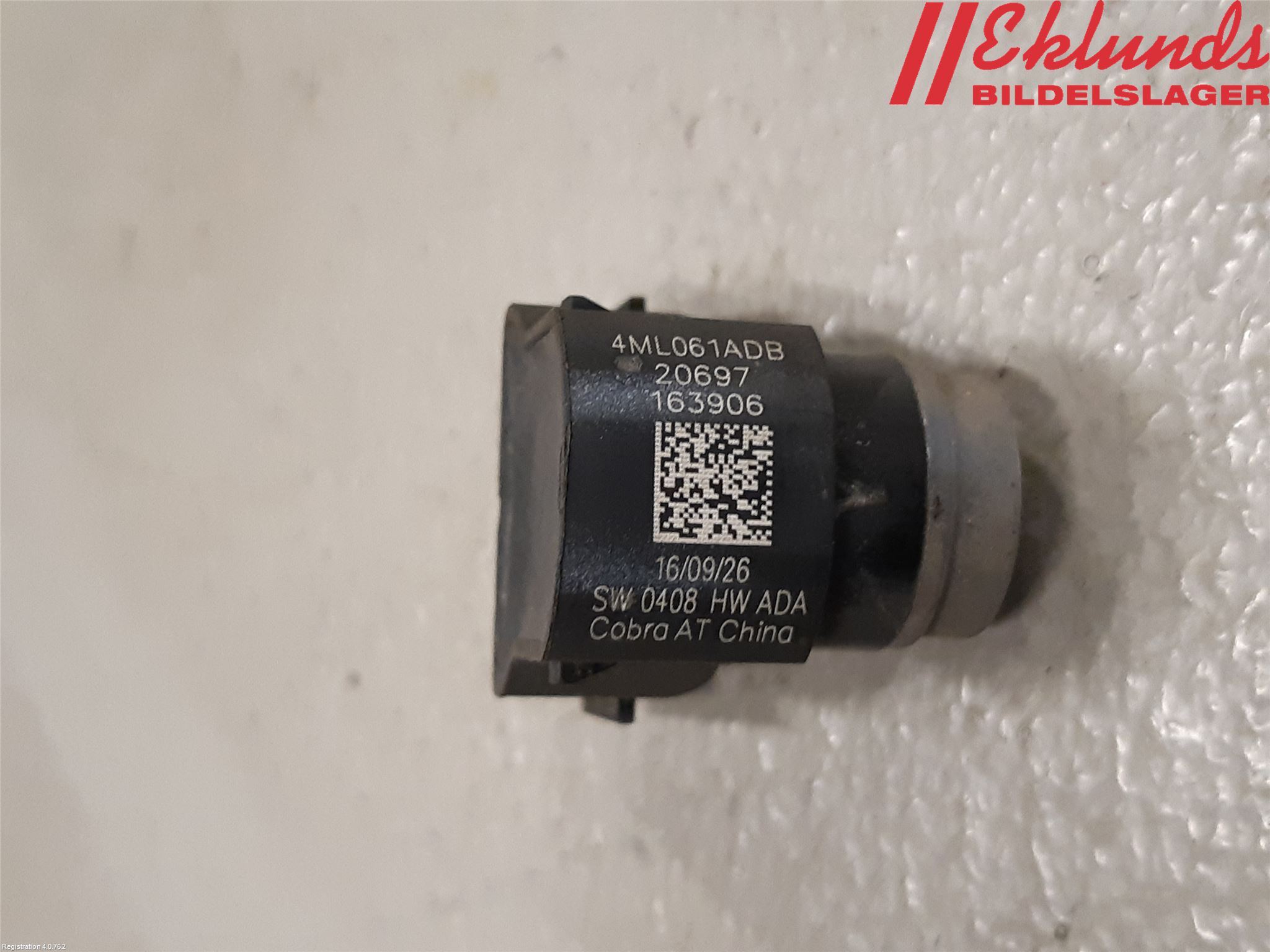 Toyota AVENSIS 16-18 Parkeringshjälp Frontsensor