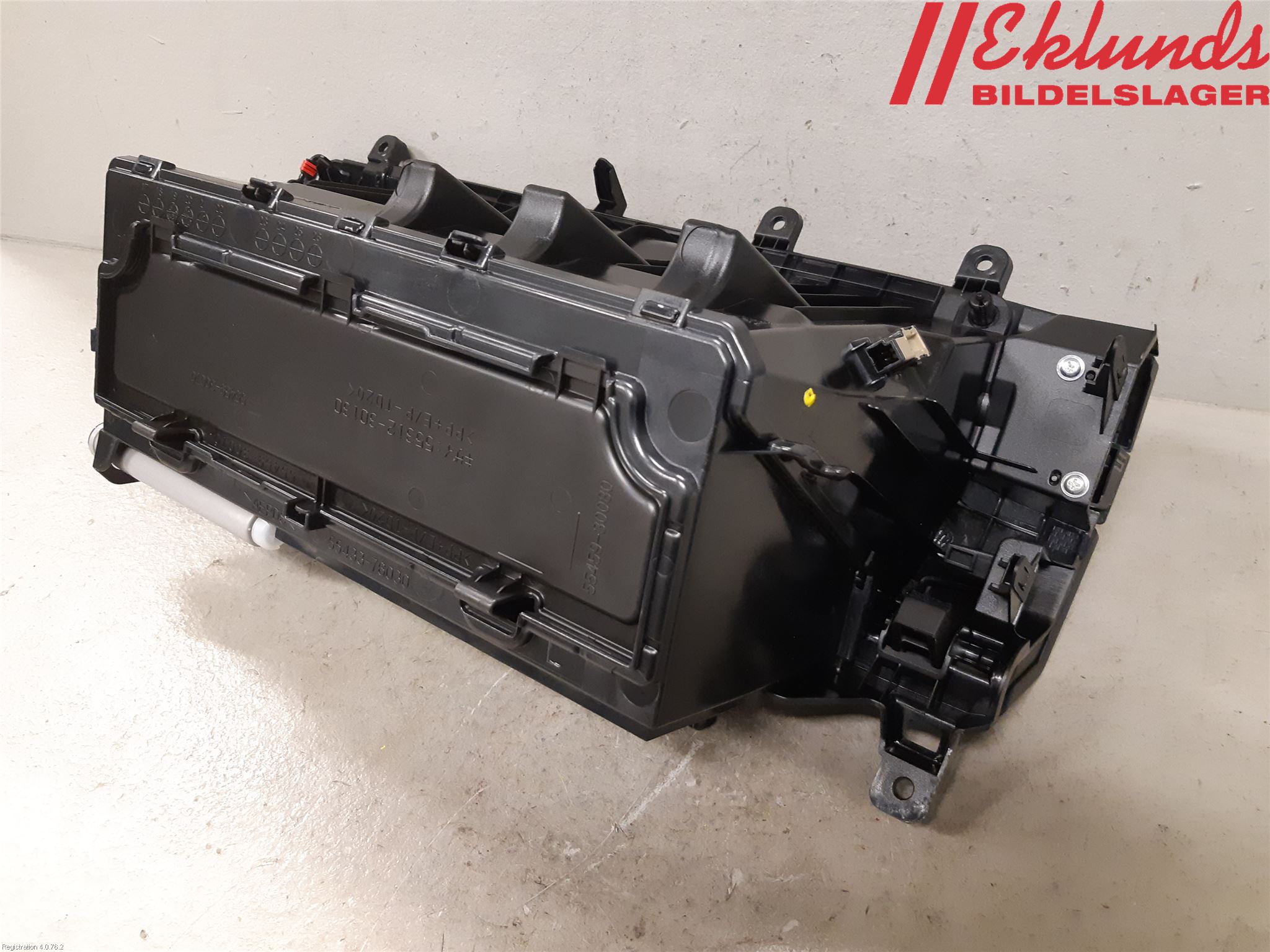 Lexus UX/300e 19- Handskfack