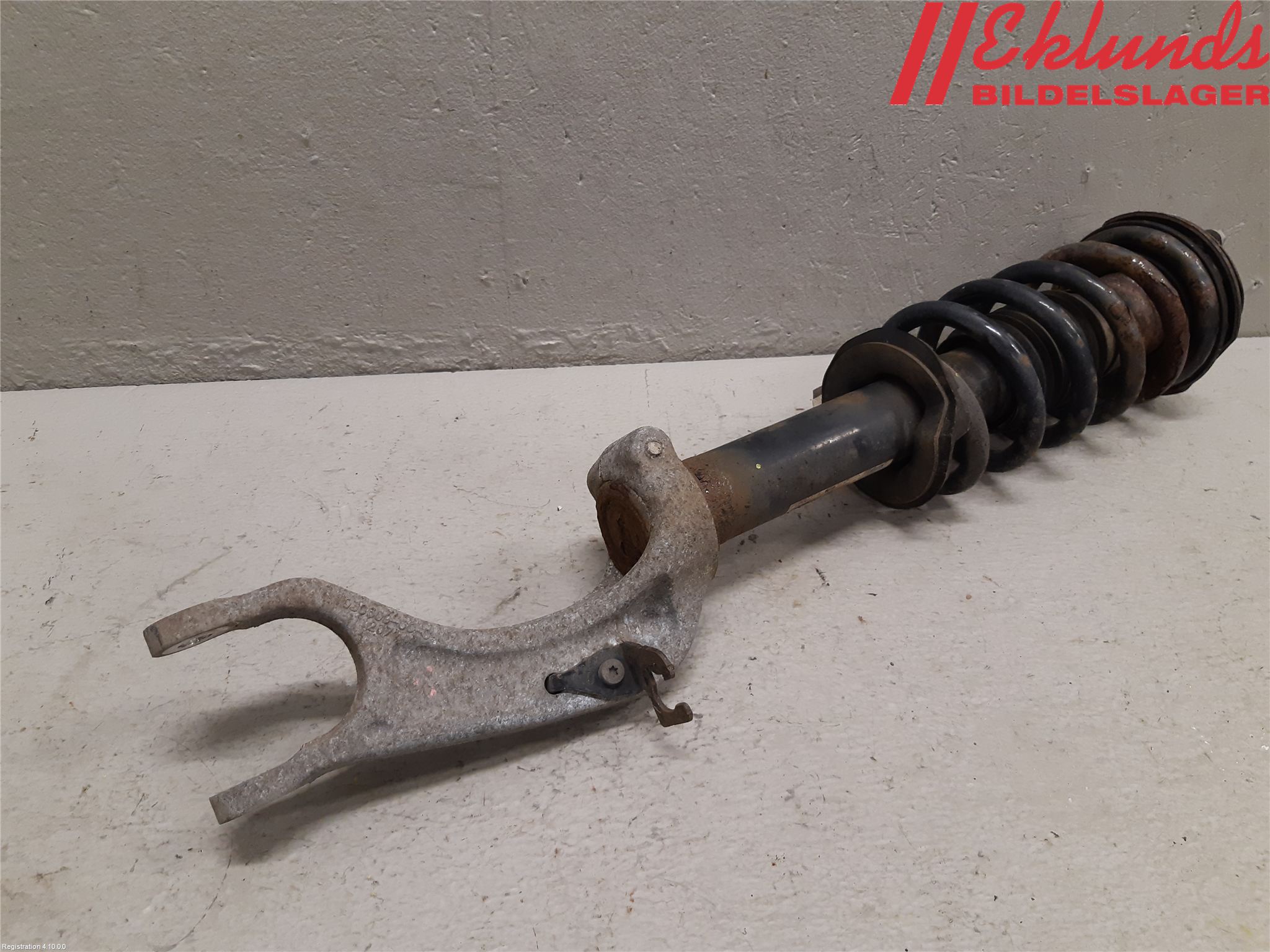 Tesla MODEL S 13- Fjäderben Fram Höger