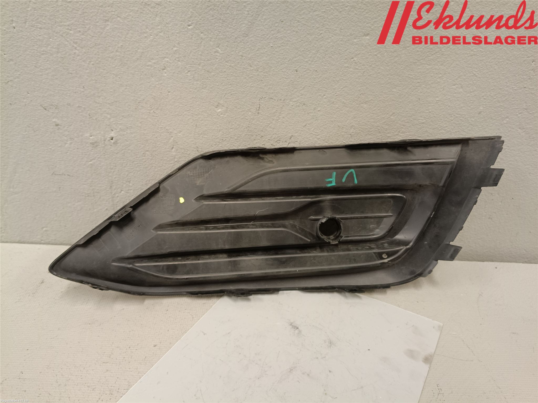 Volvo V60 19- Dimljussarg Fram