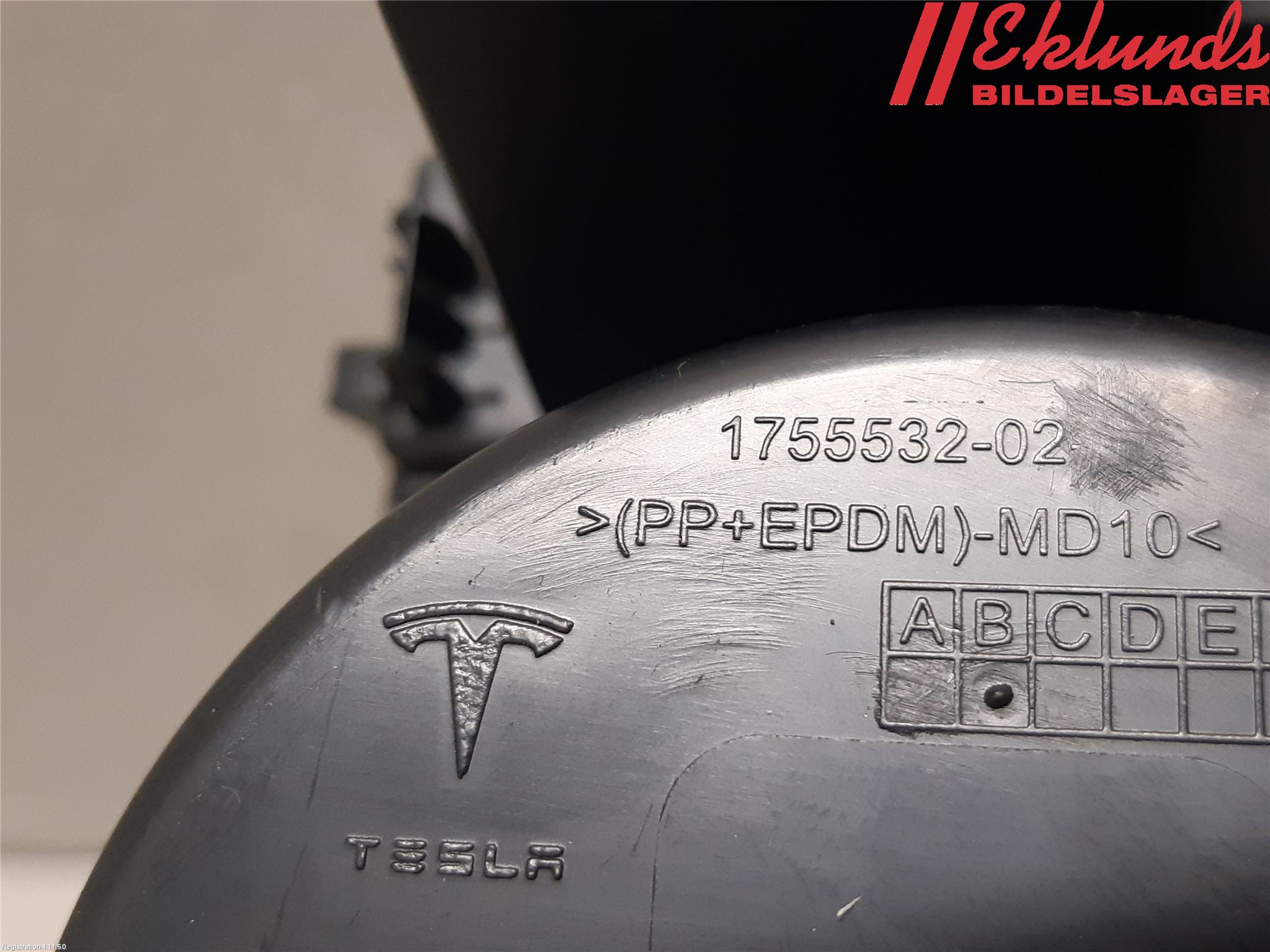 Tesla MODEL Y 21- Mugghållare