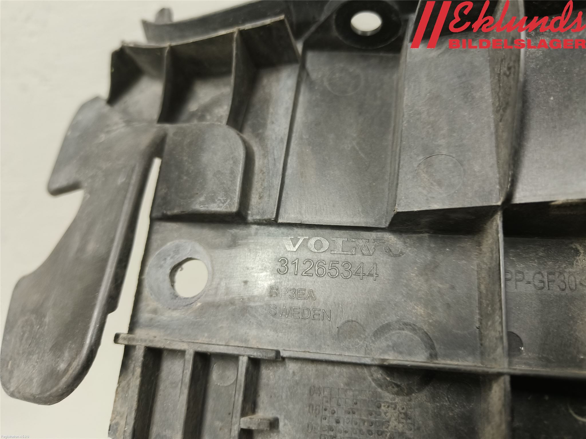 Volvo V70 08-13 Stötfångarfäste Fram Vä