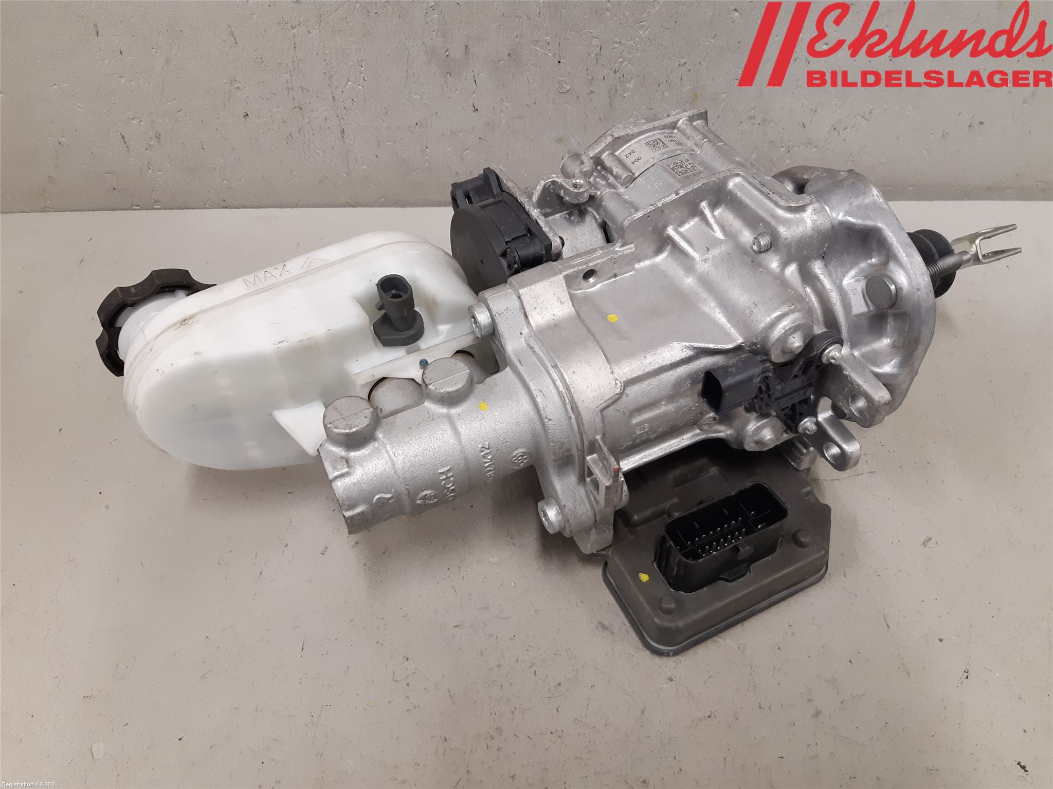 Tesla MODEL S 13- Broms Huvudcylinder