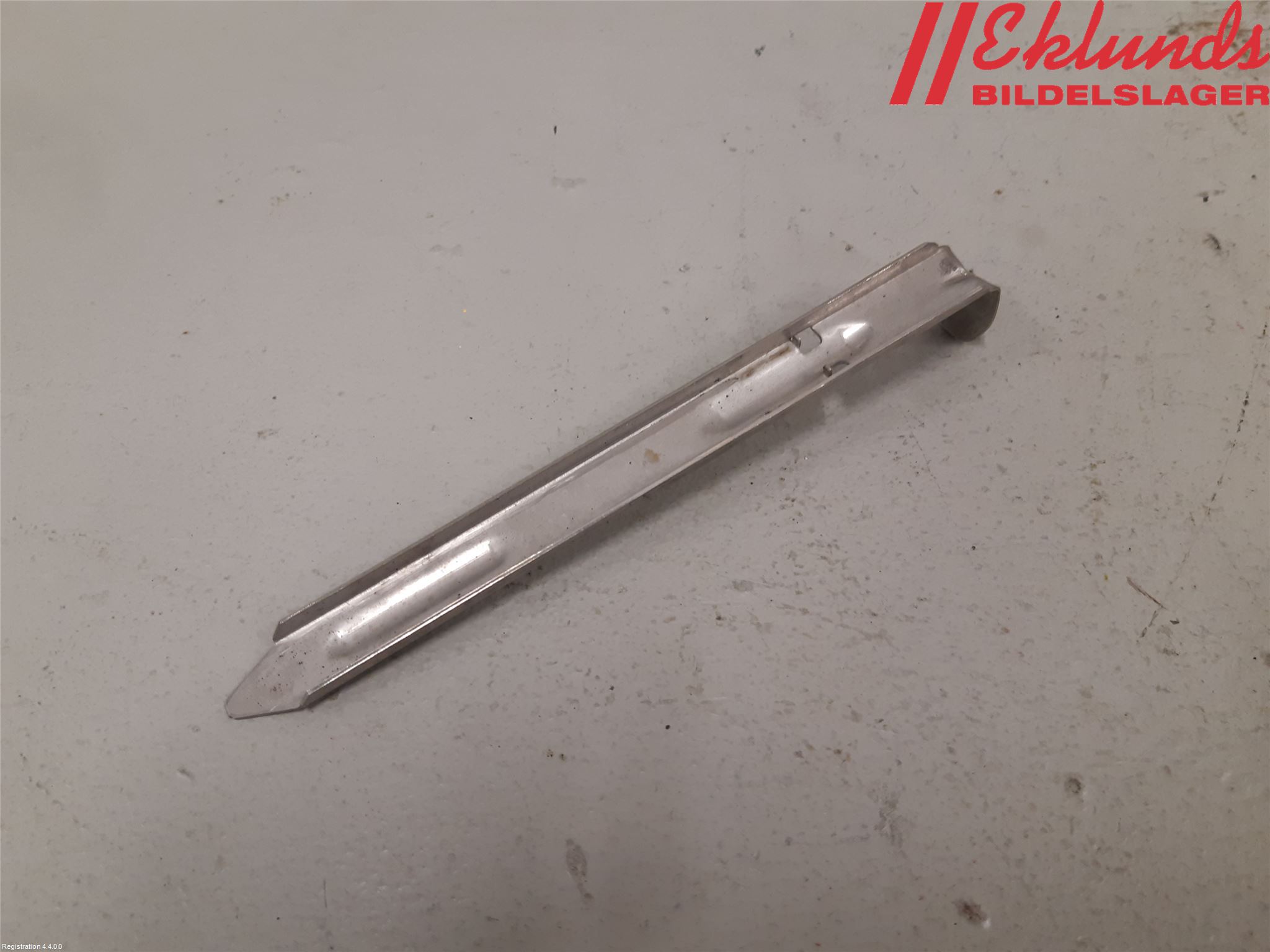 Volvo V70 08-13 Strålkast Fästsarg