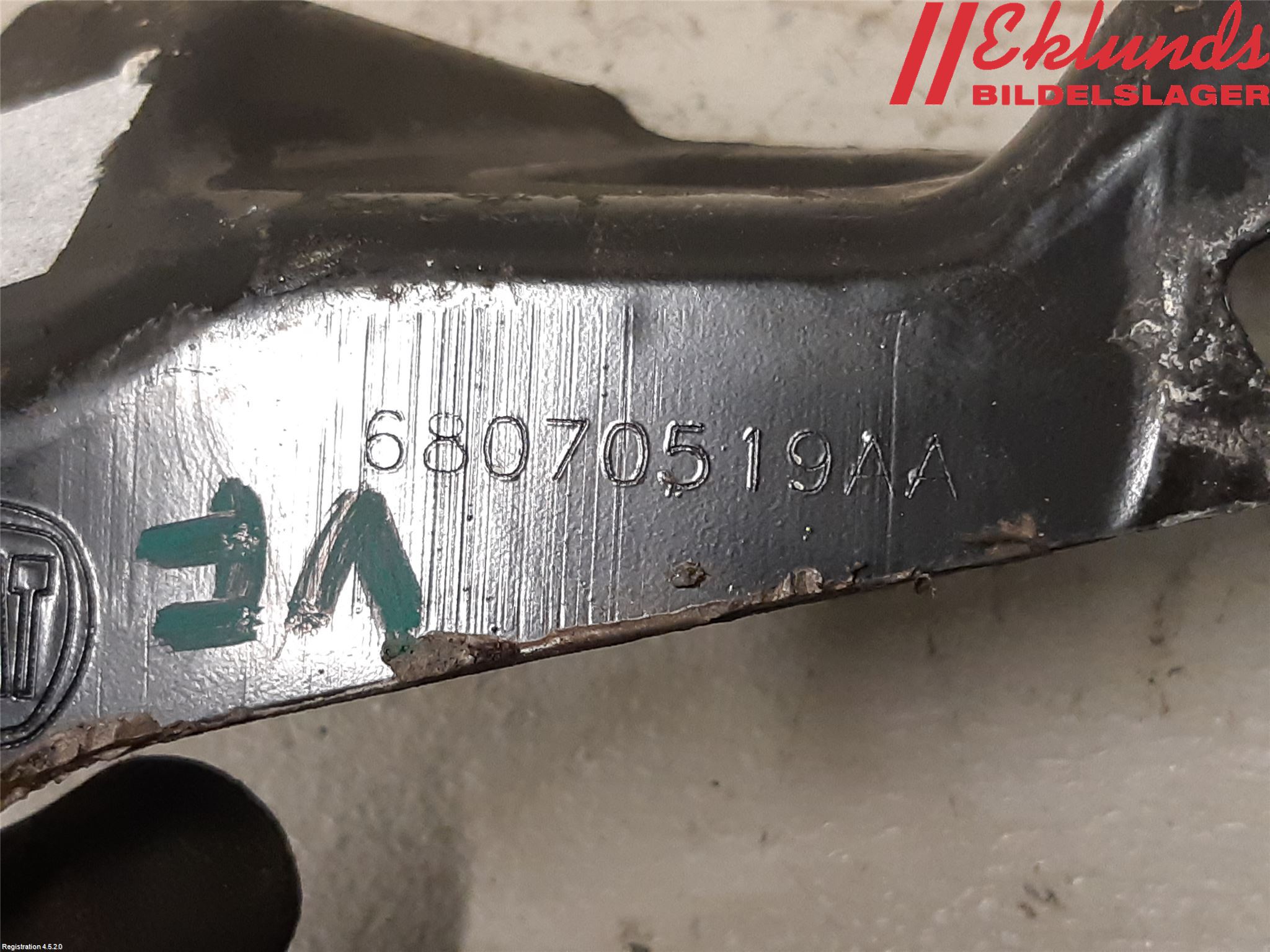 Fiat 500 07- Skärmfäste Fram Vä