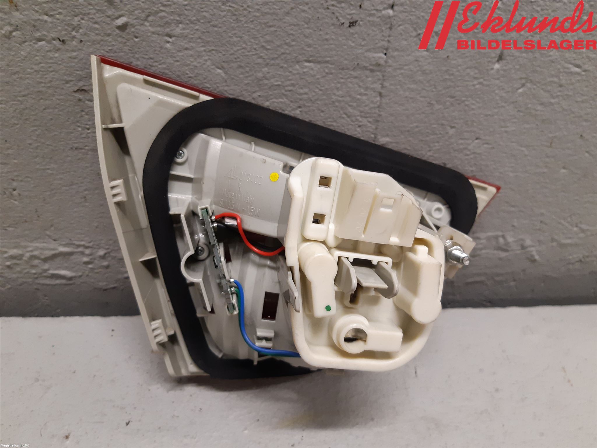 BMW 3 E90/91 SED/TOU 05-12 Bakljus Lucka Hö