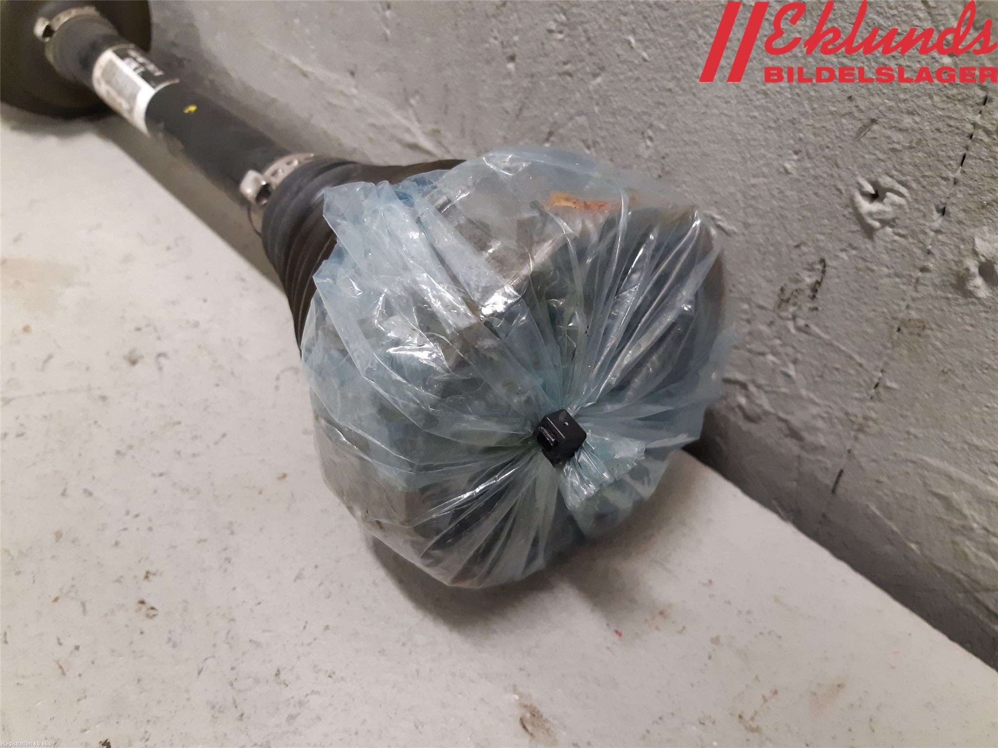 Volkswagen VW POLO 10-17 Drivaxel Fram Vänster