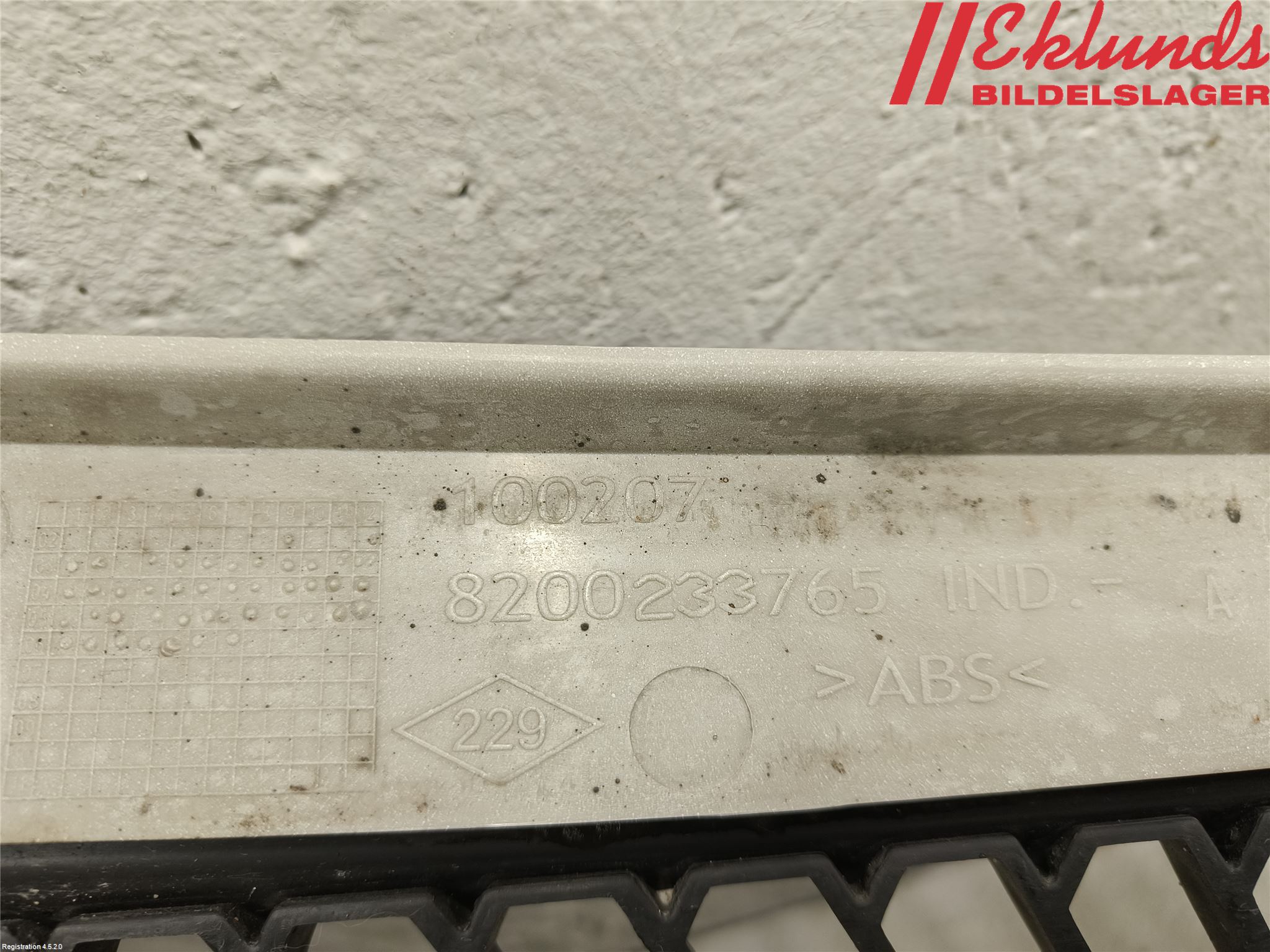 Renault MASTER III  04-10 Grill Komp