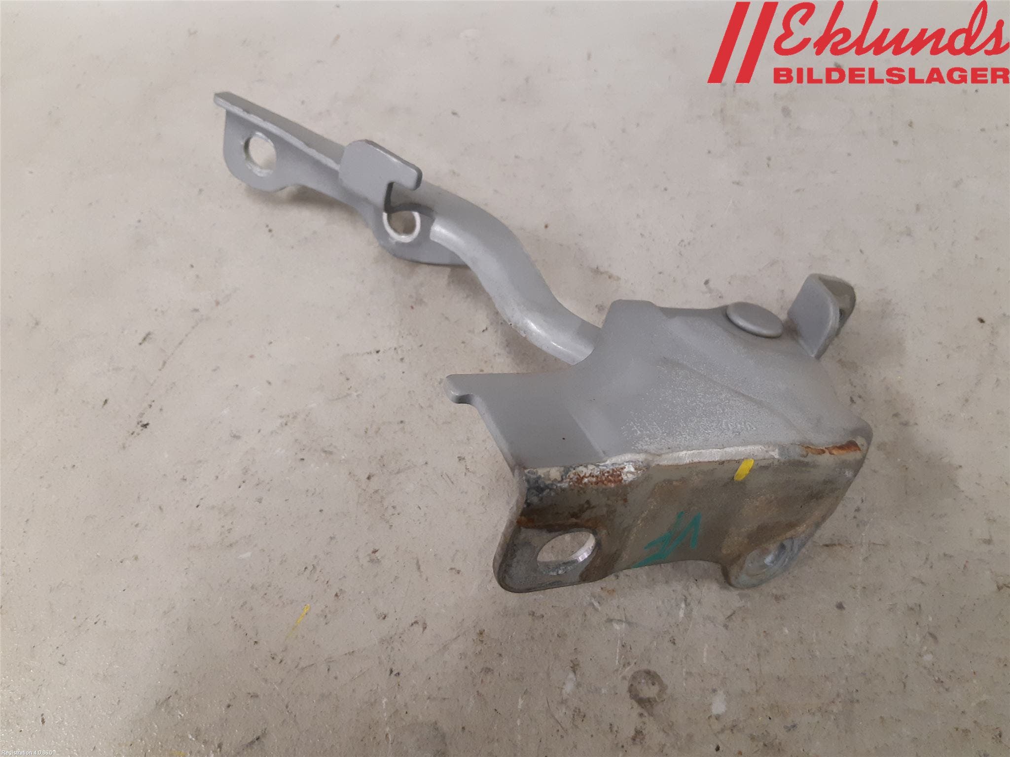 Hyundai H-1/STAREX 08-21 Huvgångjärn