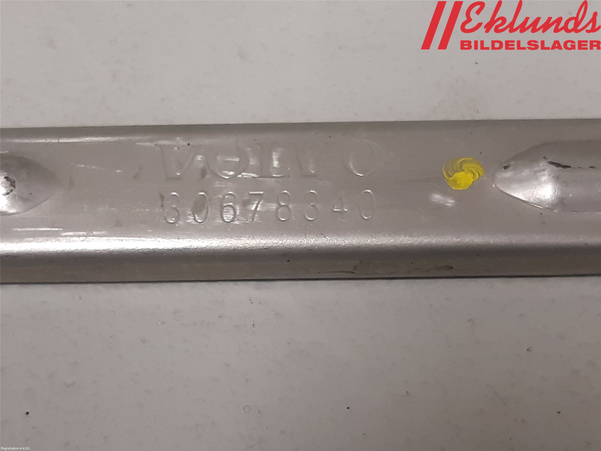 Volvo XC70 08-13 Strålkast Fästsarg