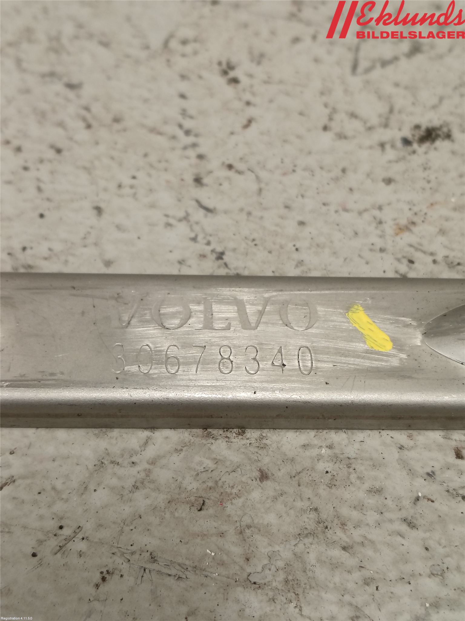 Volvo V70 08-13 Strålkast Fästsarg