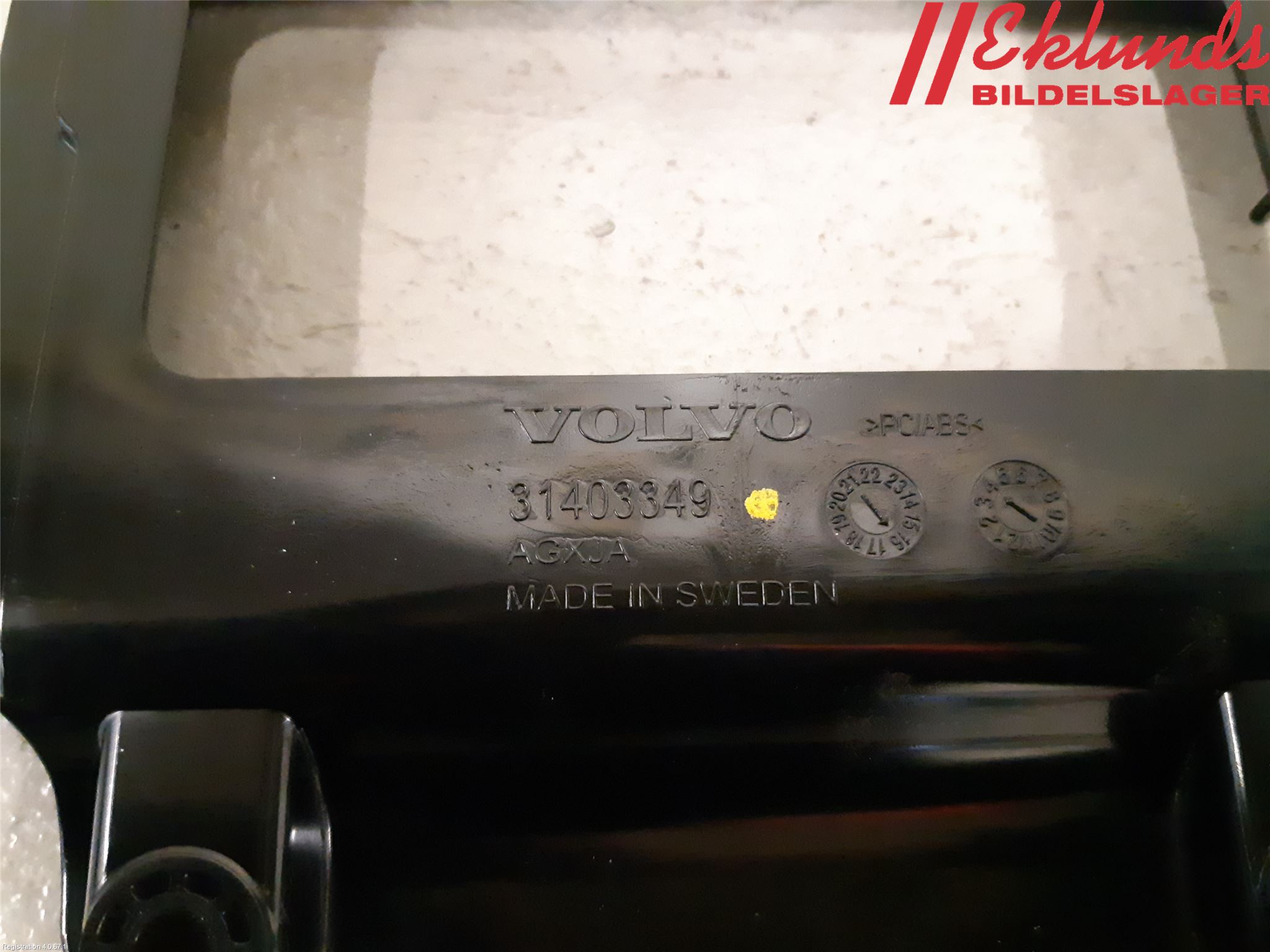 Volvo XC90/RECHARGE 16- Instrumentkonsoll Mitt