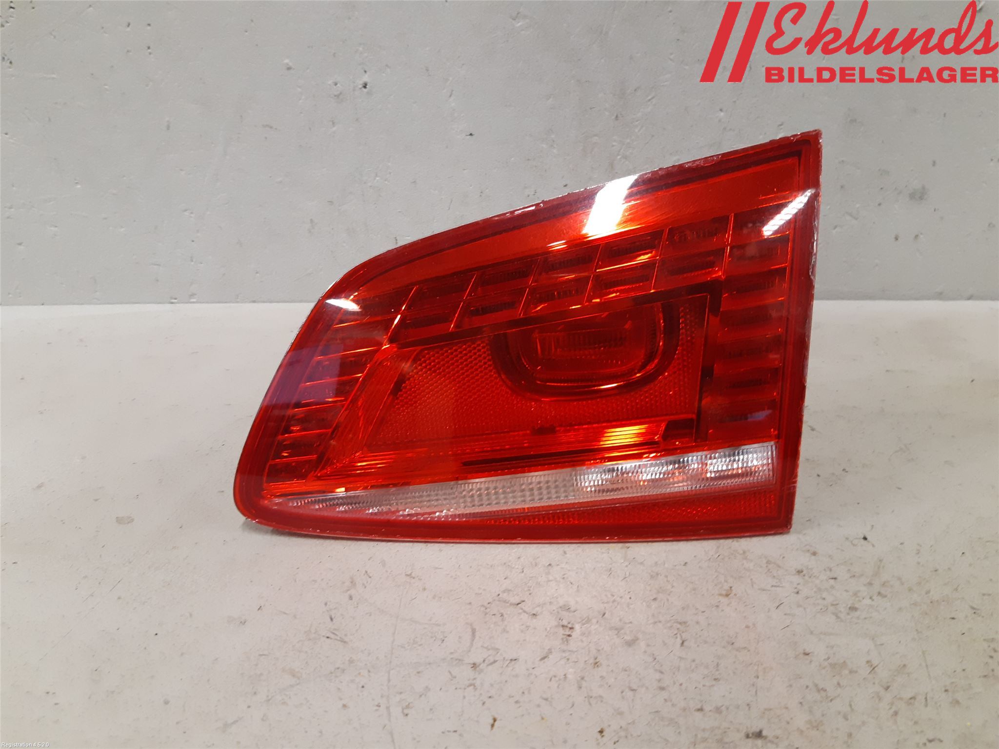Volkswagen VW PASSAT 11-14 Bakljus Lucka Vä