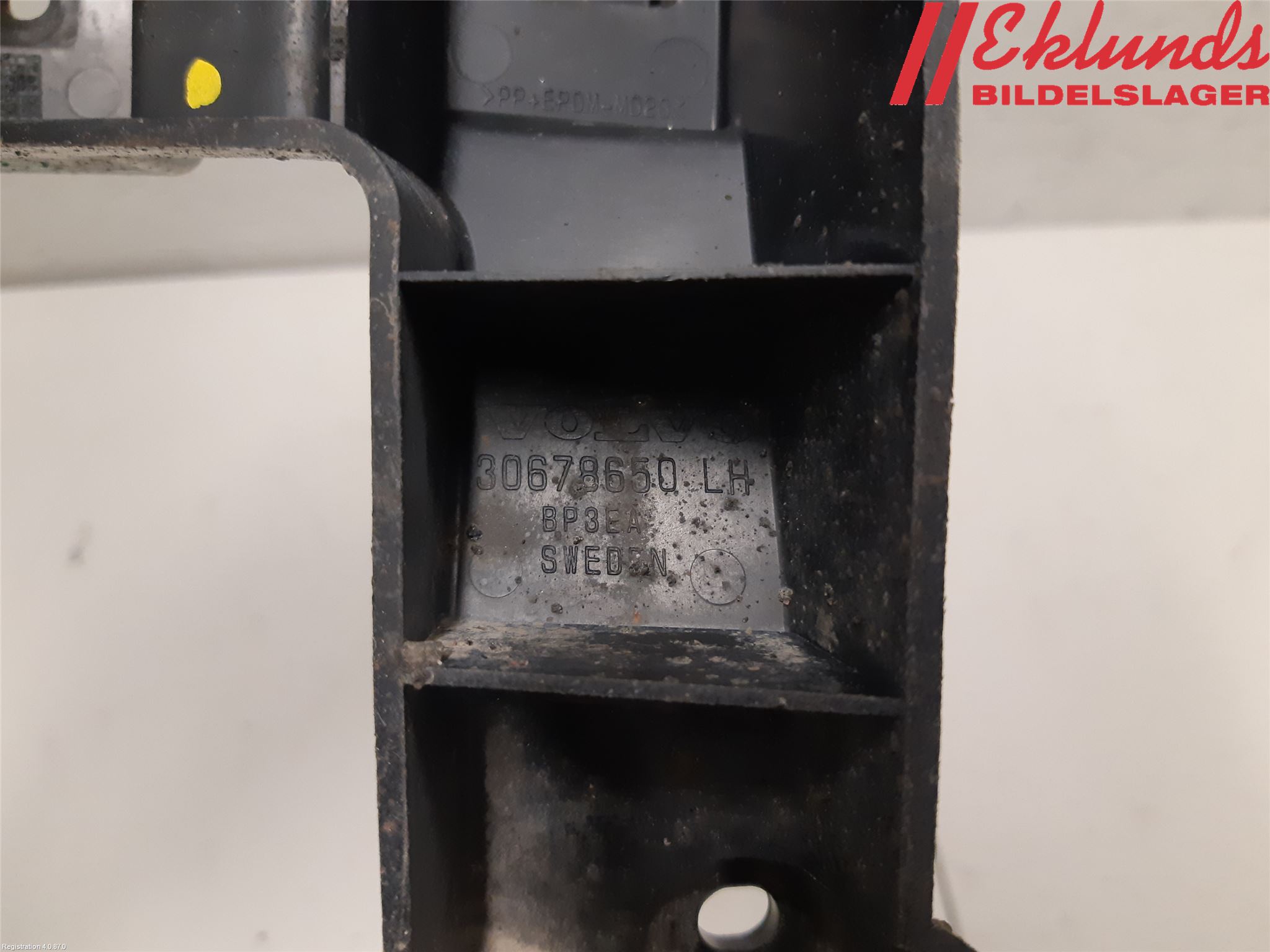 Volvo V70 08-13 Stötfångarfäste Bak Vä