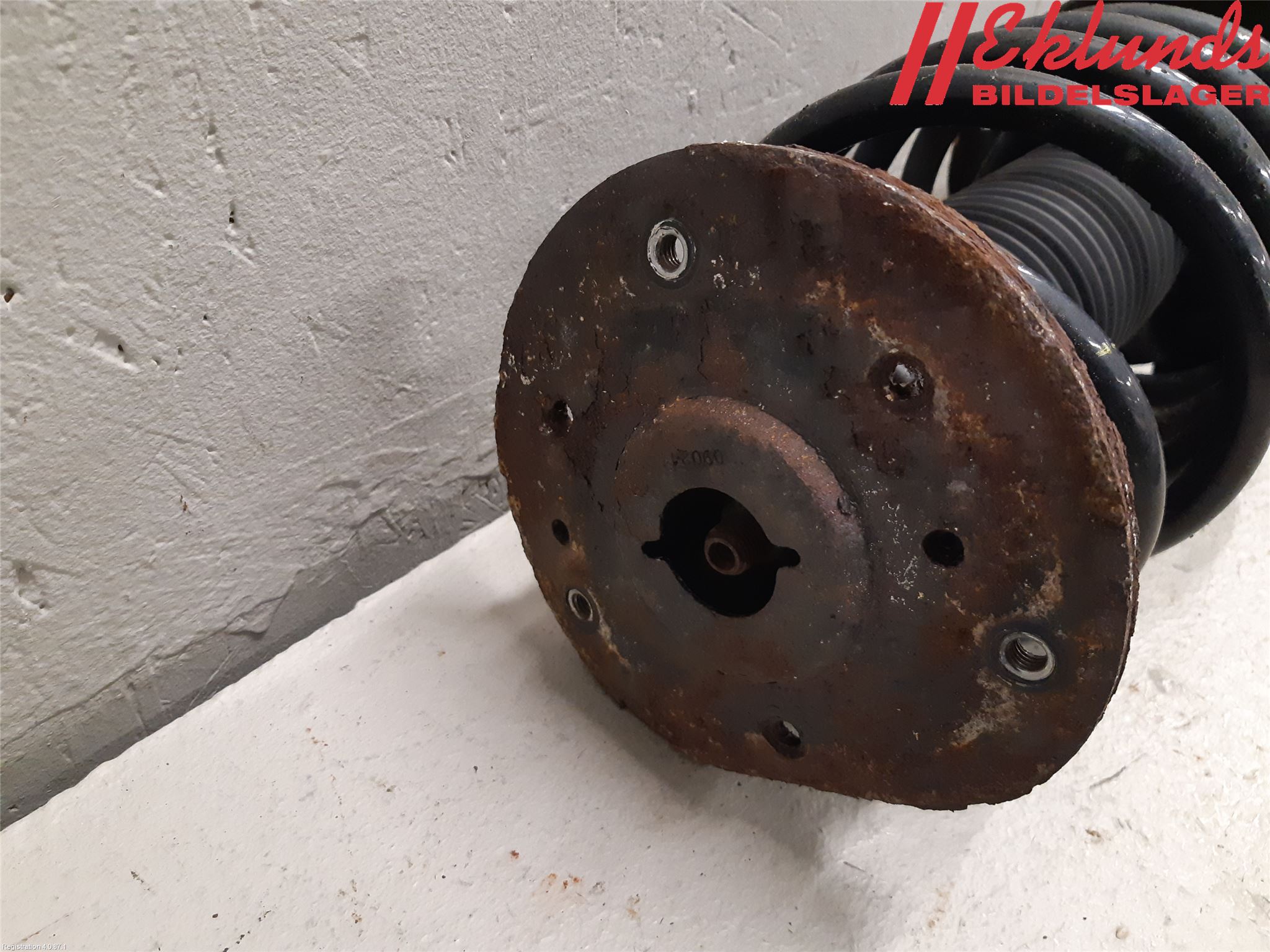 Volvo V70 08-13 Fjäderben Fram Höger