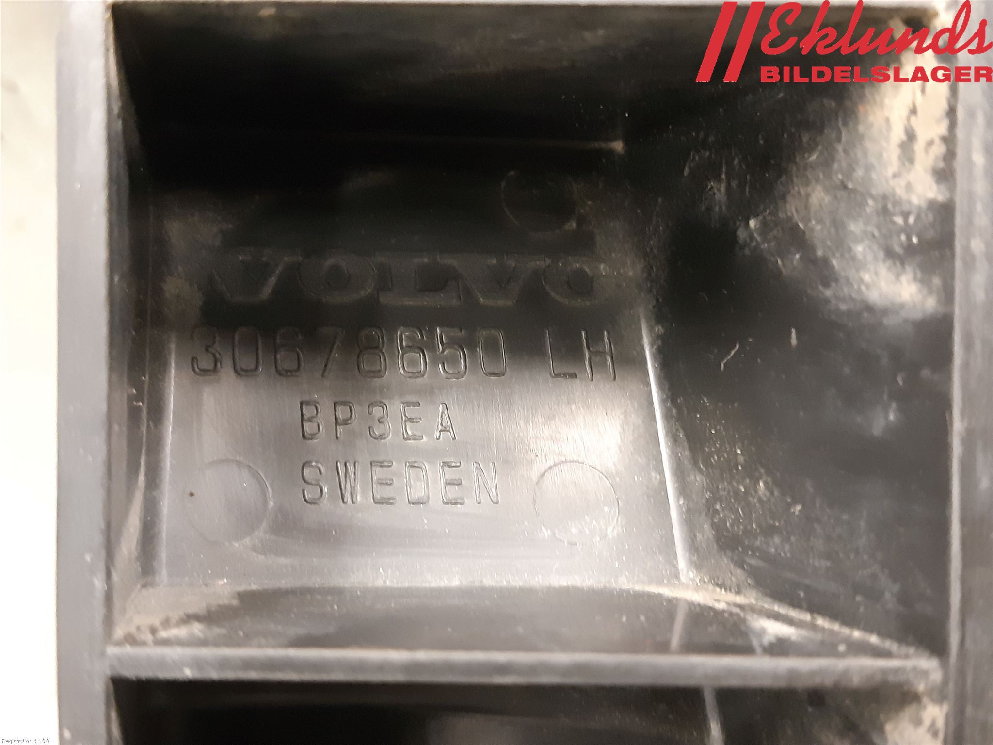 Volvo XC70 08-13 Stötfångarfäste Bak Vä