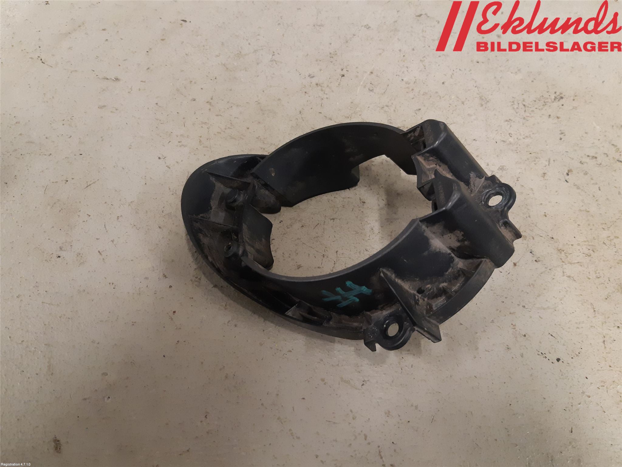 Toyota AVENSIS 09-15 Dimljussarg Fram