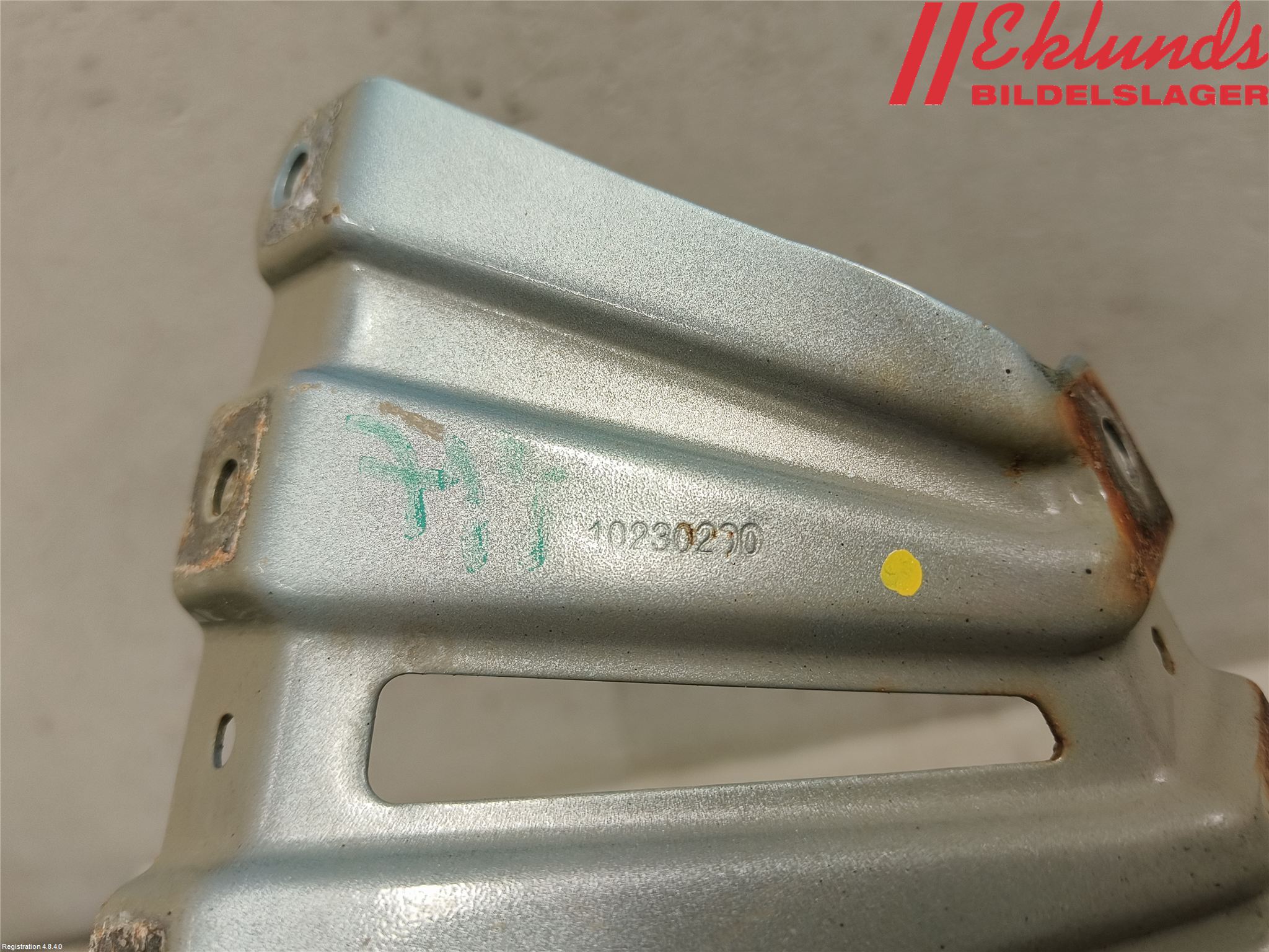 MG ZS EV 20- Skärmfäste Fram Hö