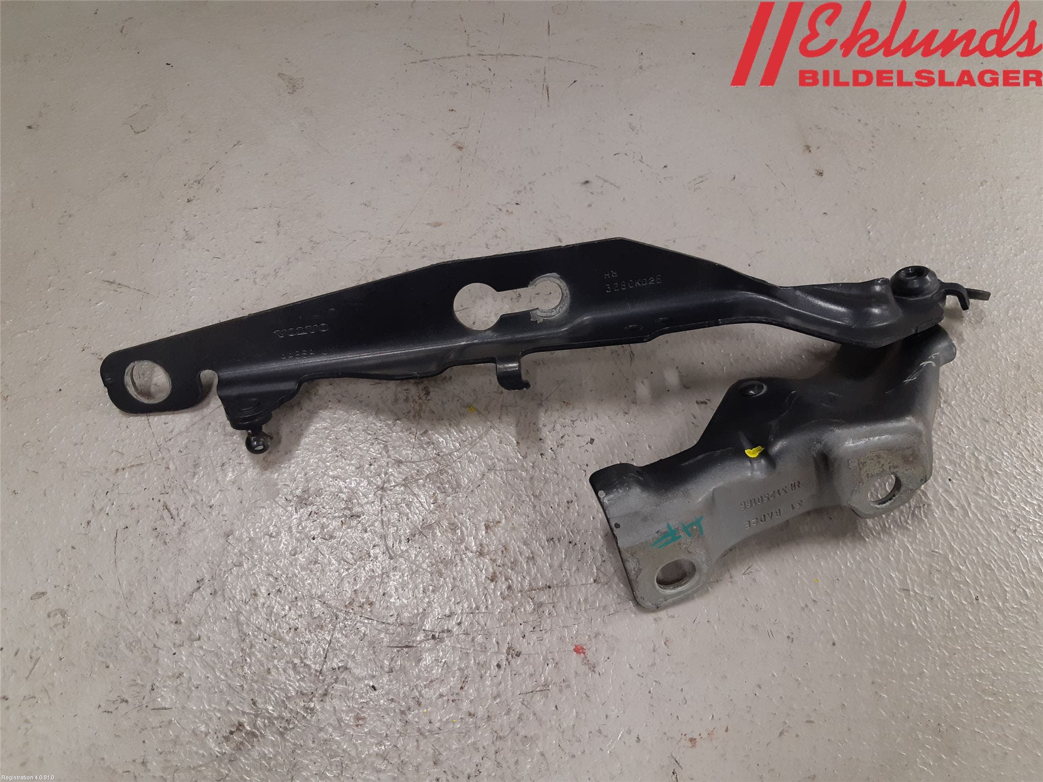 Volvo V70 08-13 Huvgångjärn