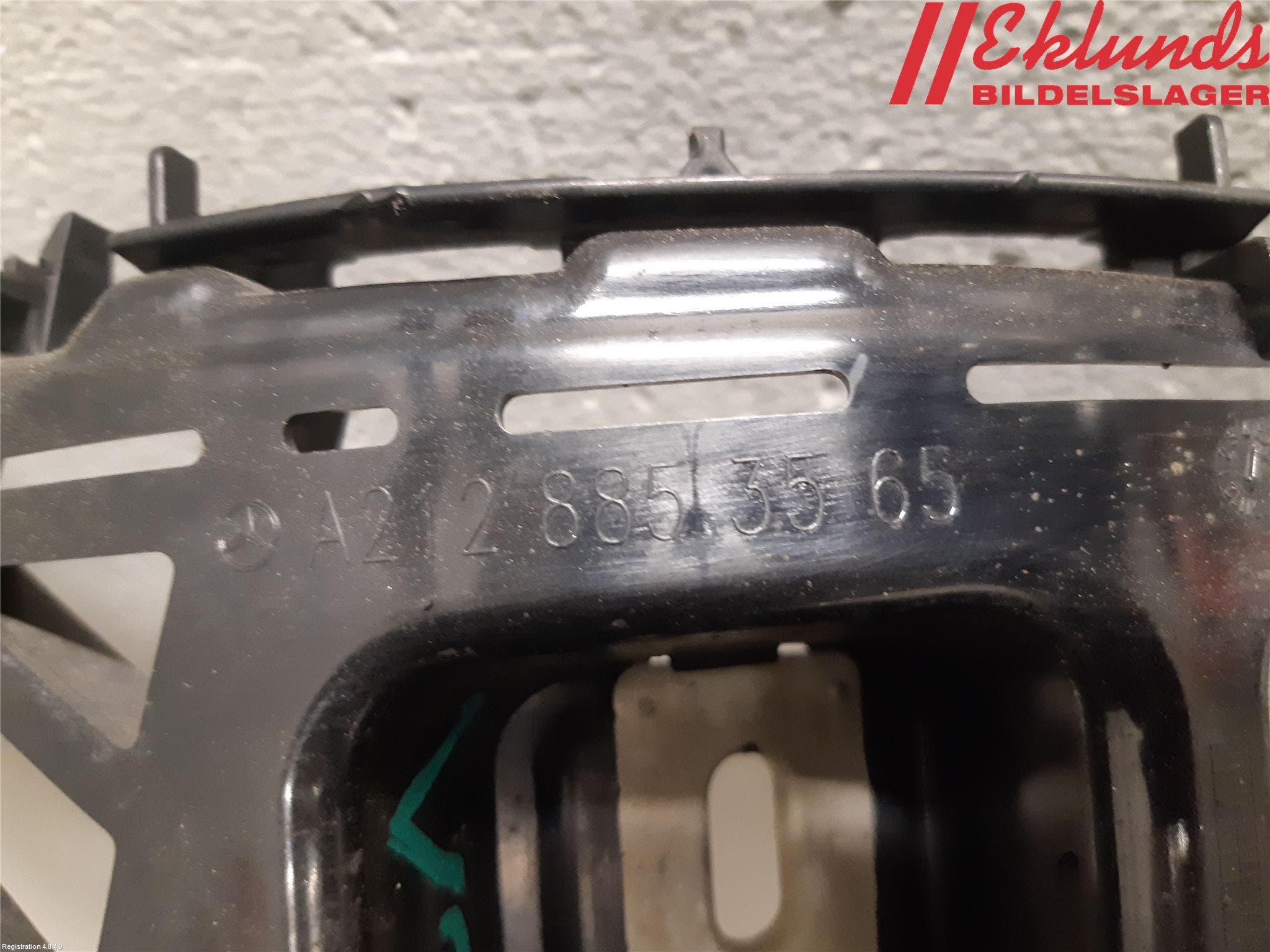 Mercedes-Benz MB E-KLASS (W212) 09-16 Stötfångarfäste Bak Vä