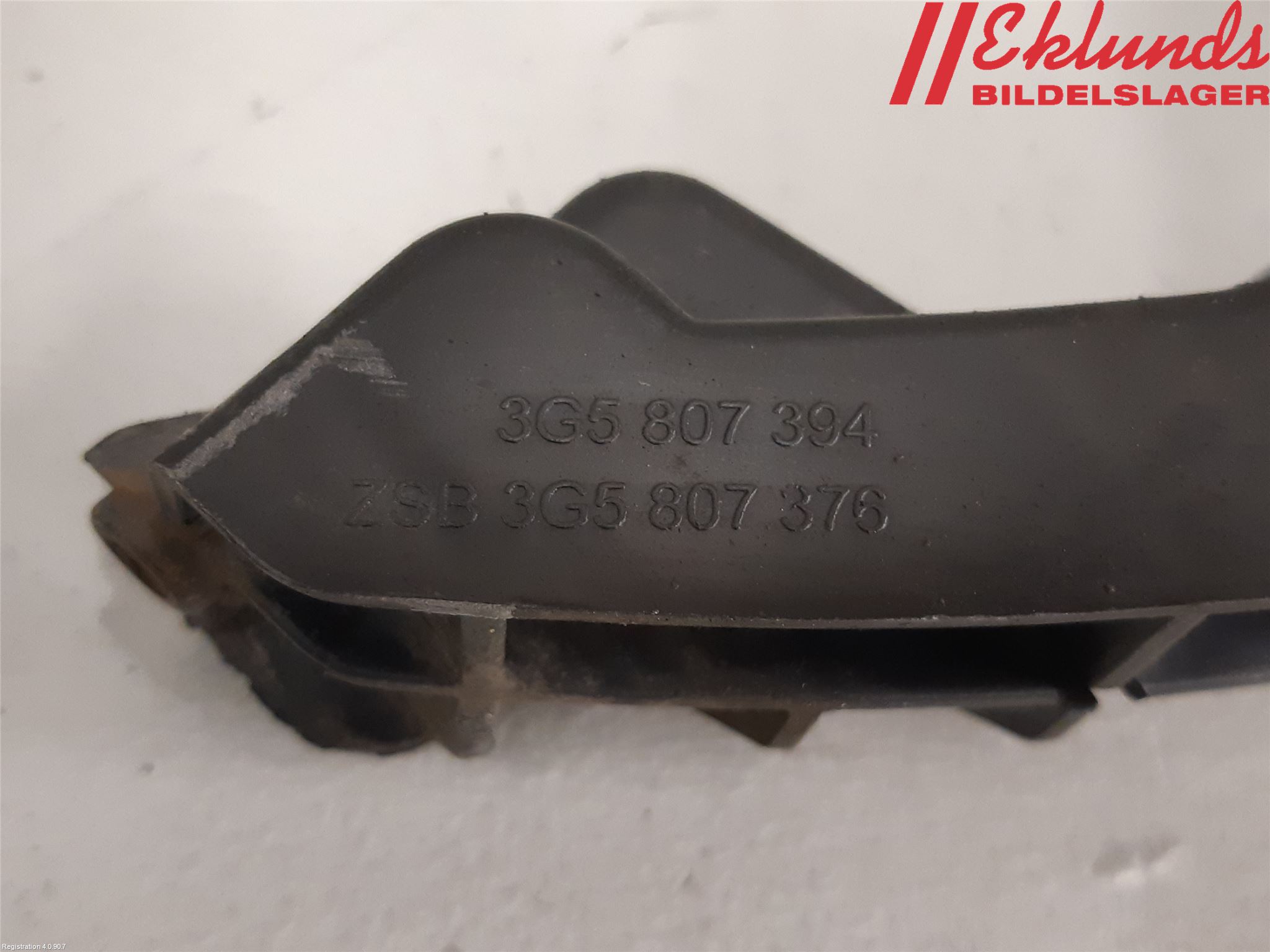 Volkswagen VW PASSAT 15-19 Stötfångarfäste Bak Hö