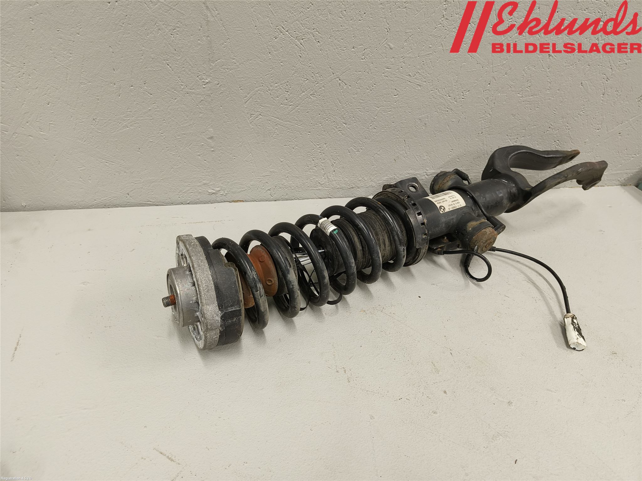 BMW 5 F10/F11/F18 09-17 Fjäderben Fram Vänster