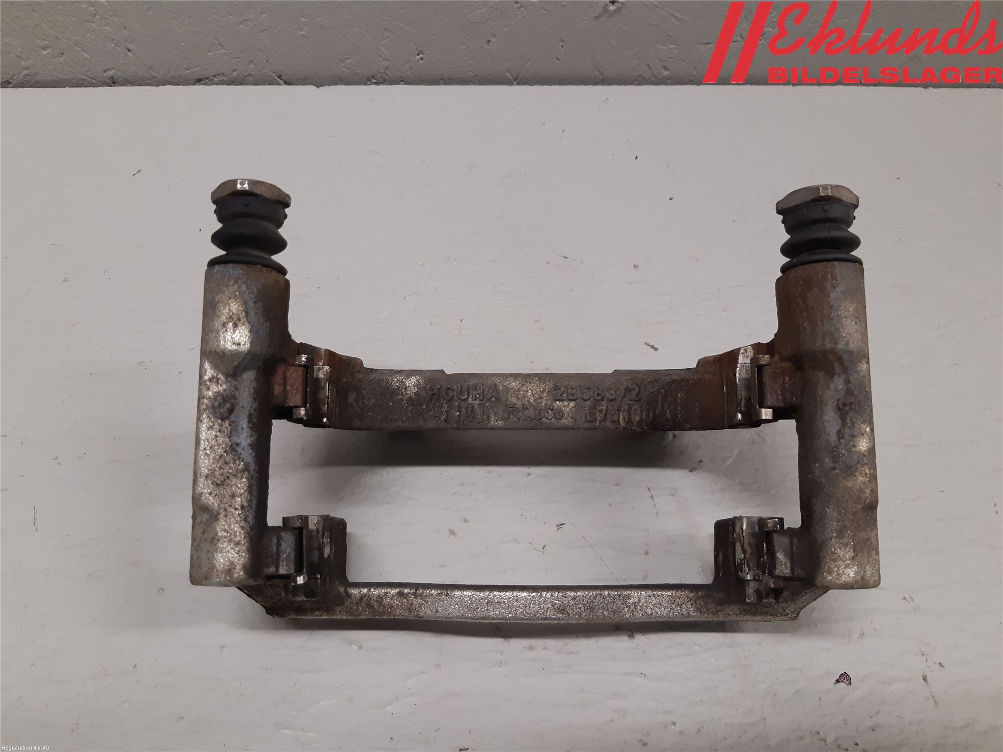 Ford RANGER 22- Bromsokshållare