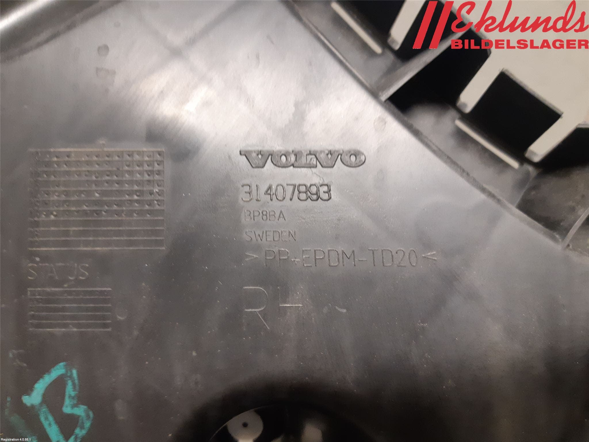 Volvo S60 14-18 Stötfångarfäste Bak Hö