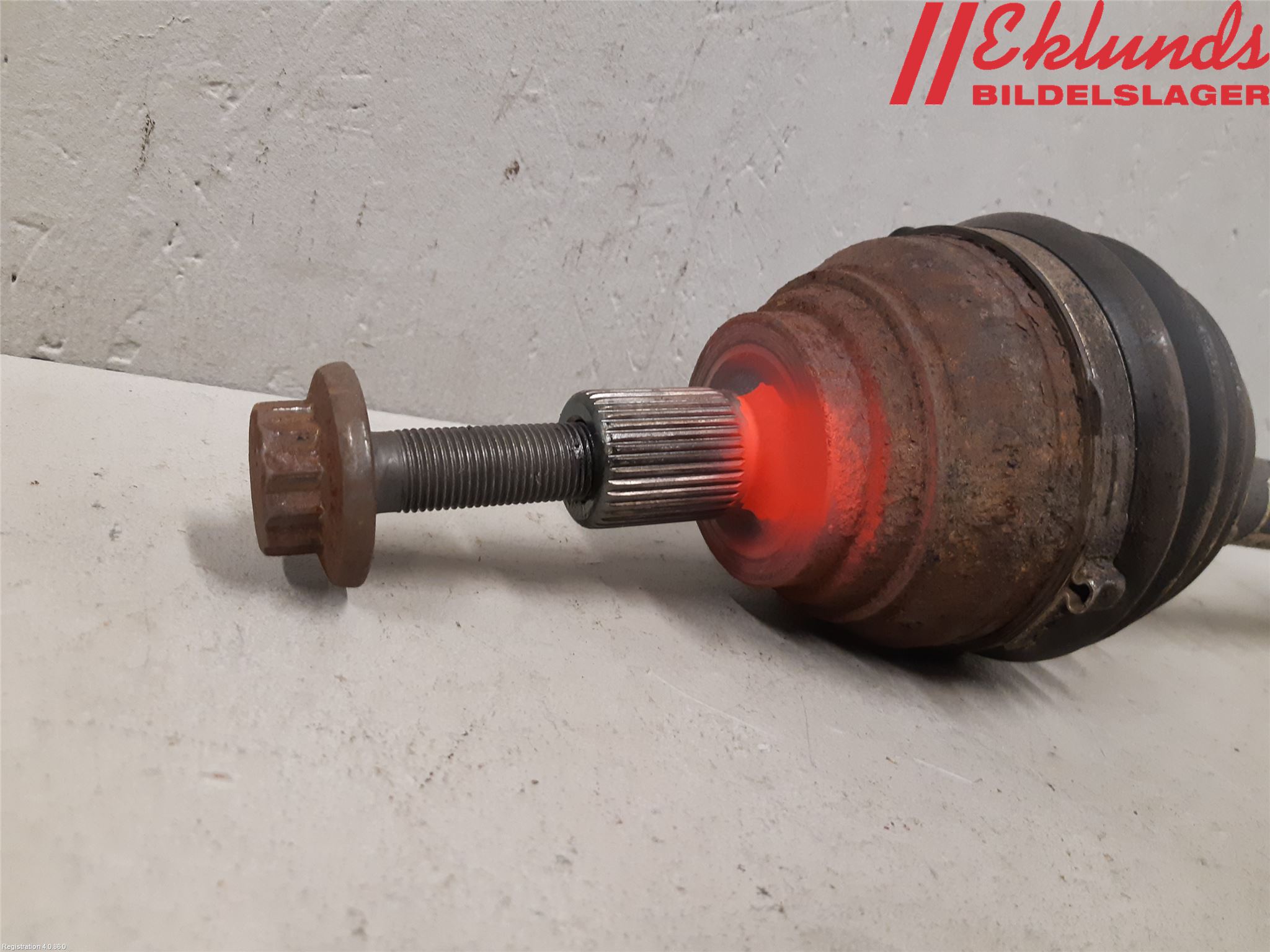 Volkswagen VW CADDY 16-20 Drivaxel Fram Vänster