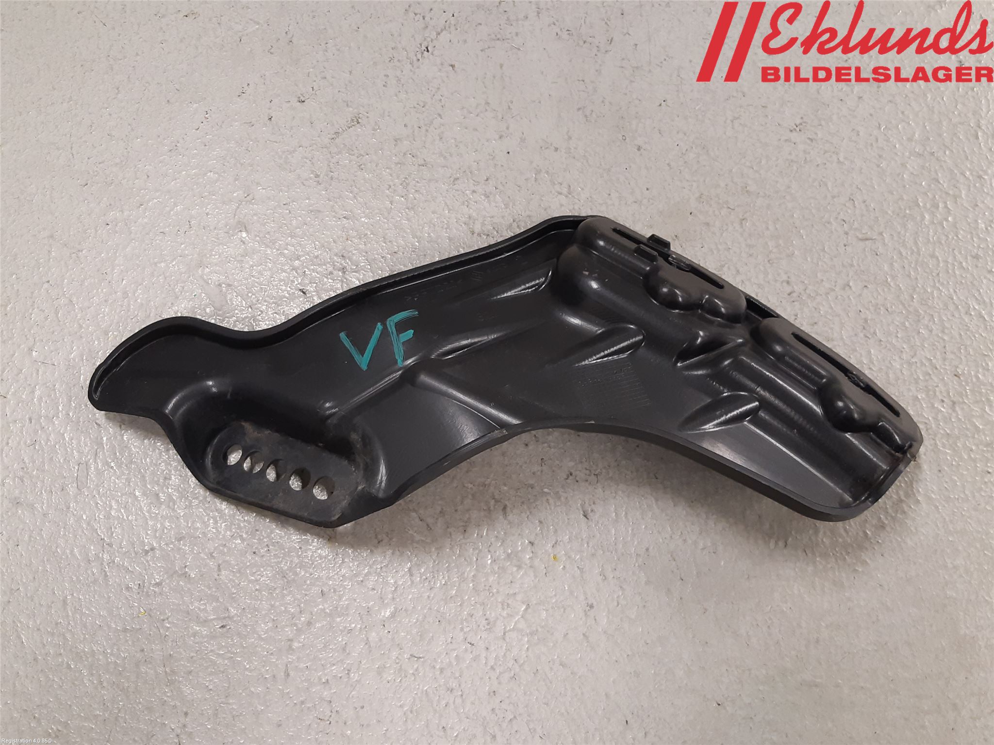 Peugeot 208 12-15 Skärmfäste Fram Vä