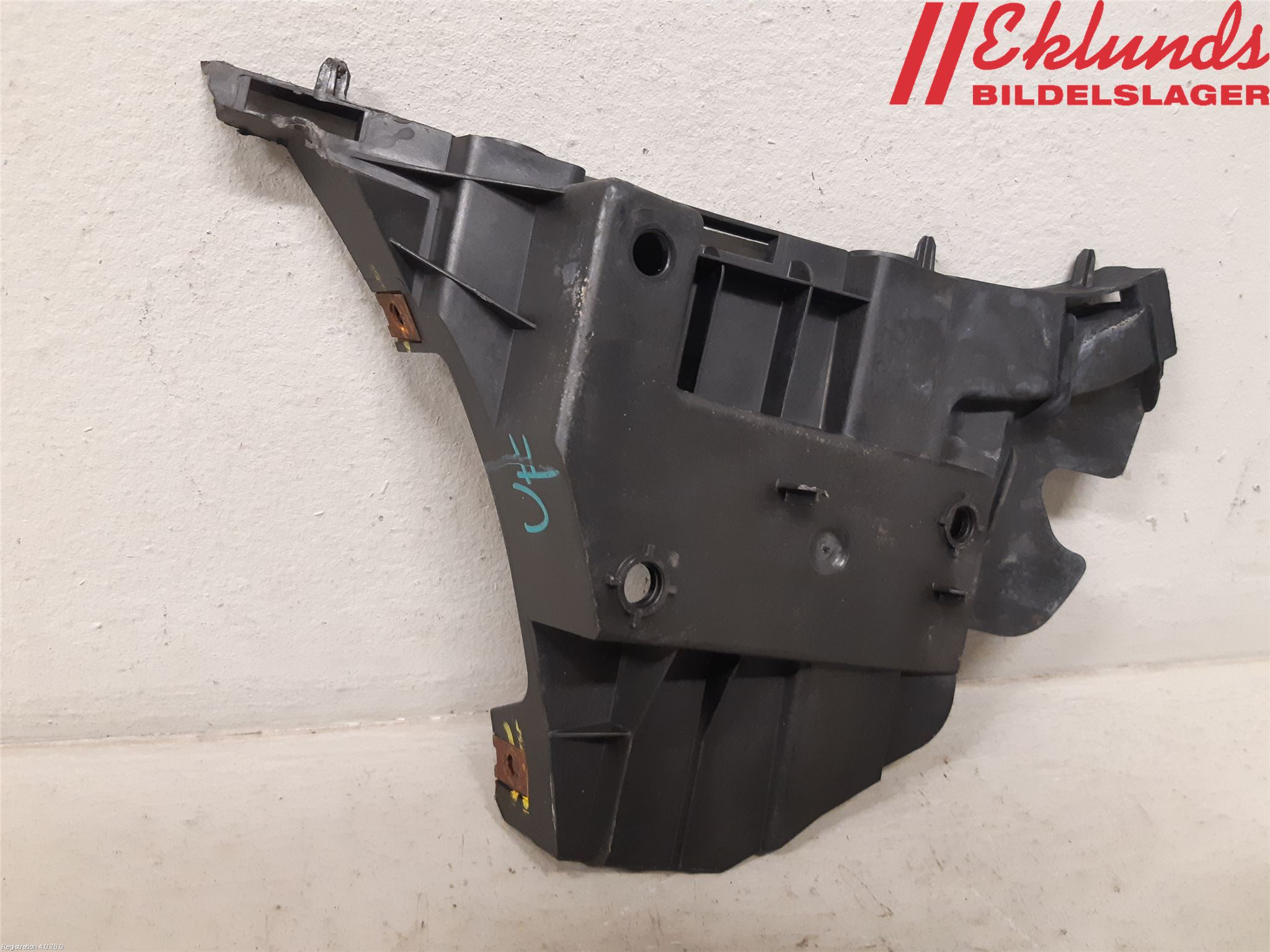 Volvo V70 08-13 Stötfångarfäste Fram Vä