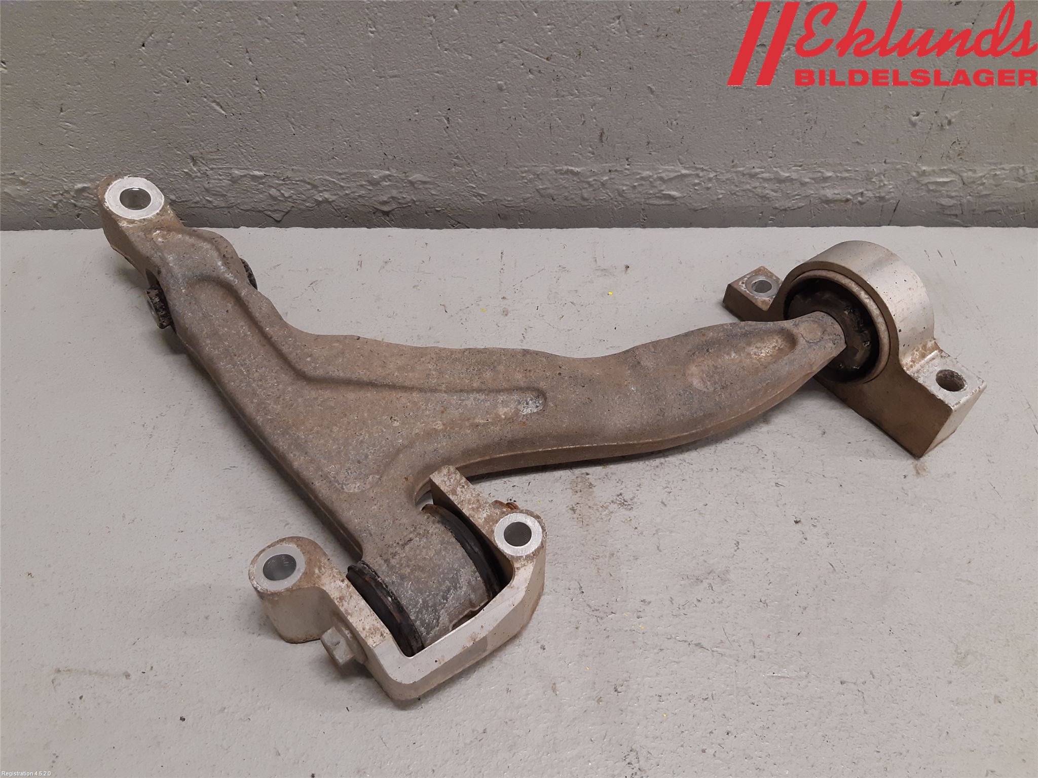 Volvo V90 17->> Bärarm Fram Undre Hö